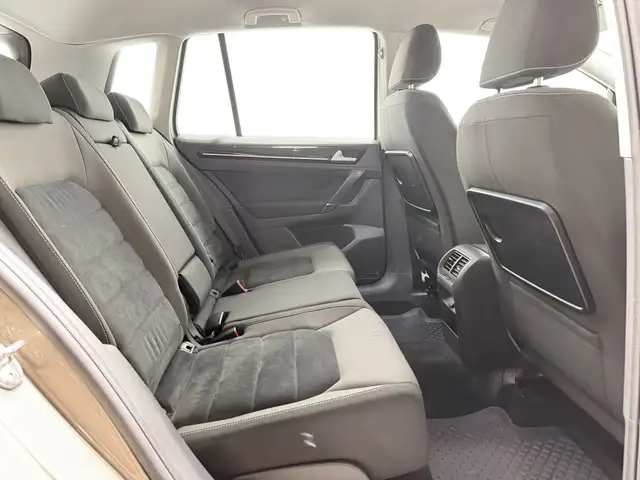 Volkswagen Golf Sportsvan view 12