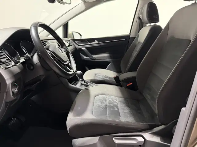 Volkswagen Golf Sportsvan view 8