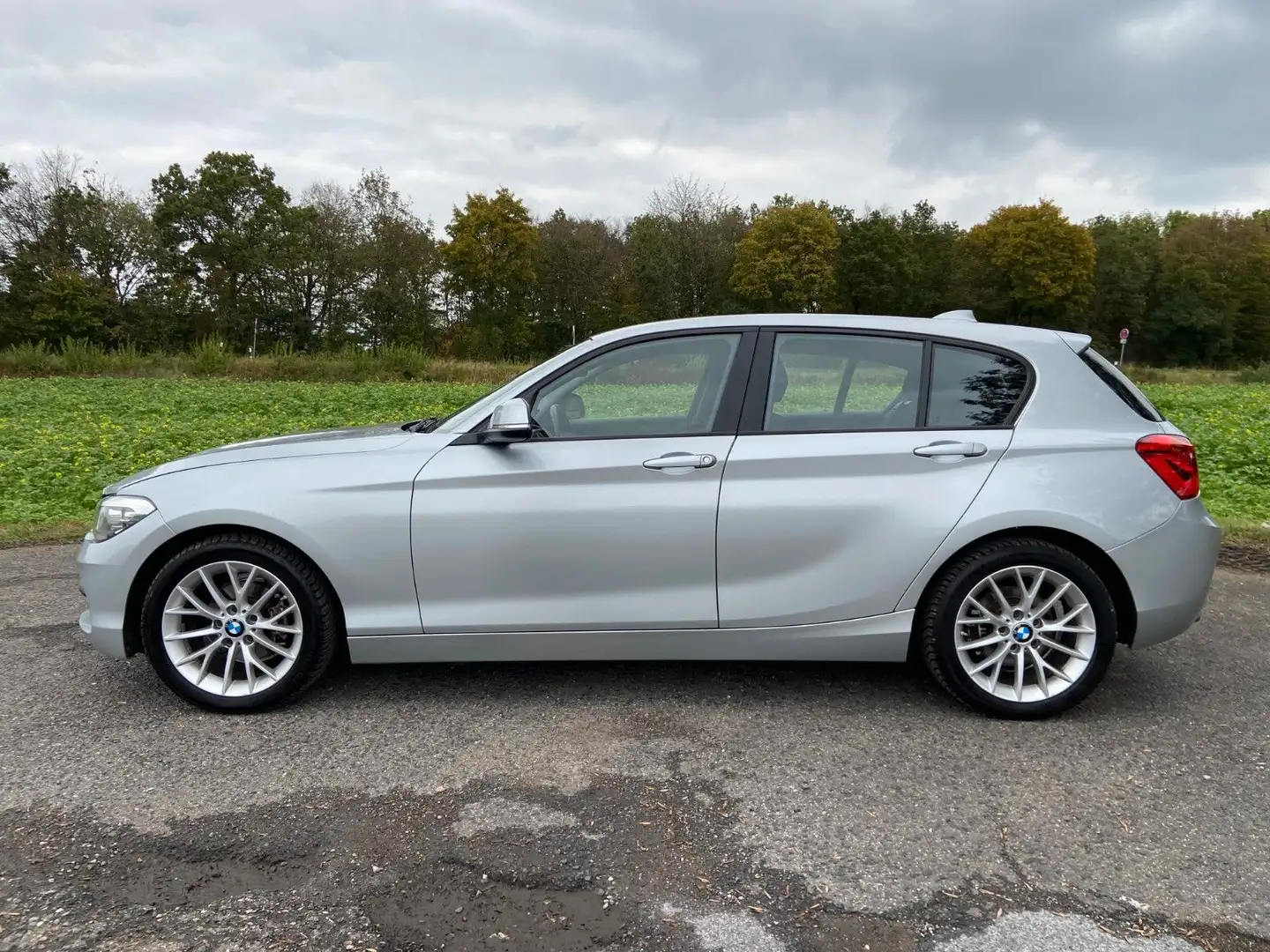 BMW 118 Lim. 5-trg. 2.0d Advantage Navi PDC SHZ Silber - 2