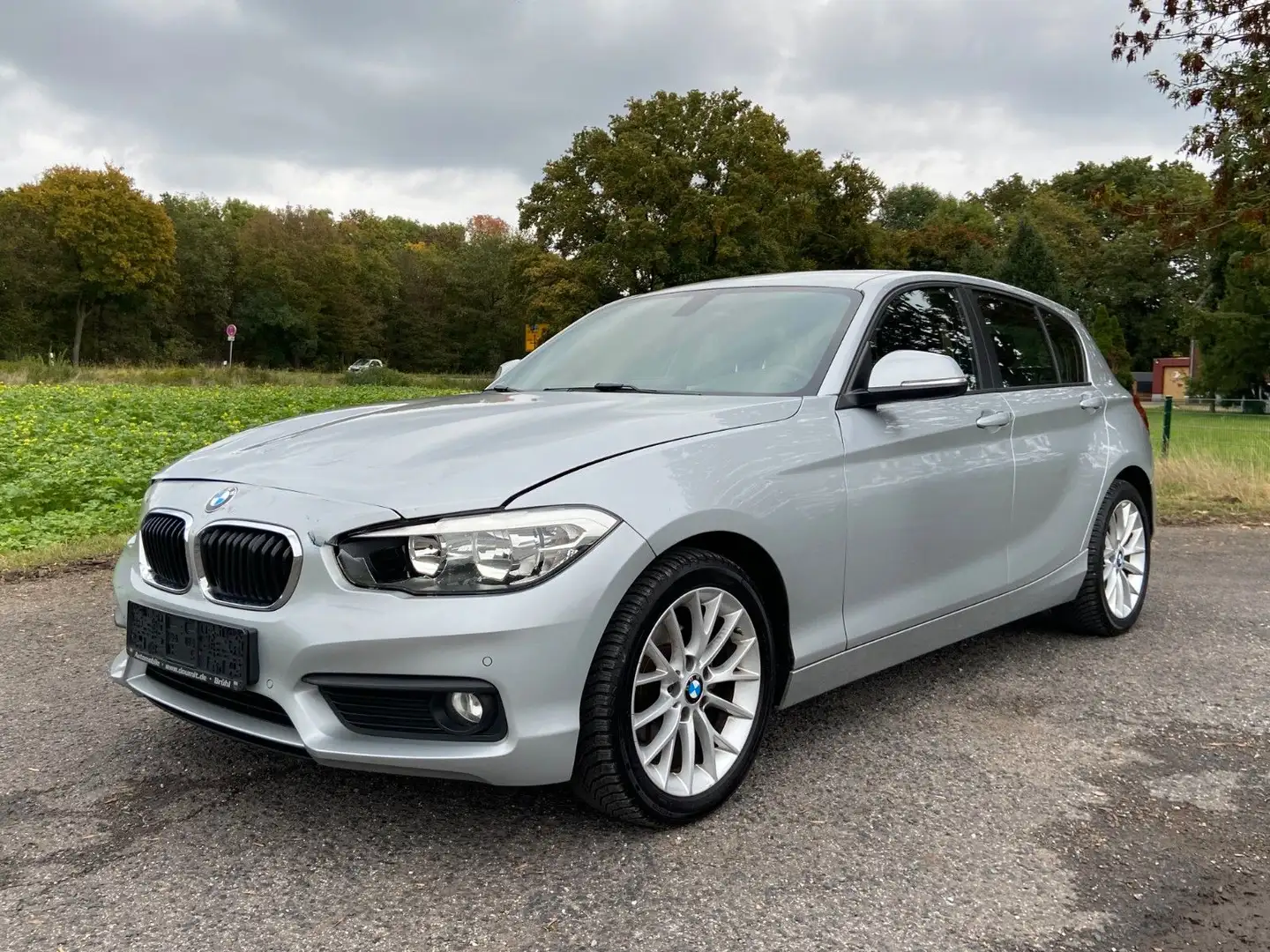 BMW 118 Lim. 5-trg. 2.0d Advantage Navi PDC SHZ Silber - 1