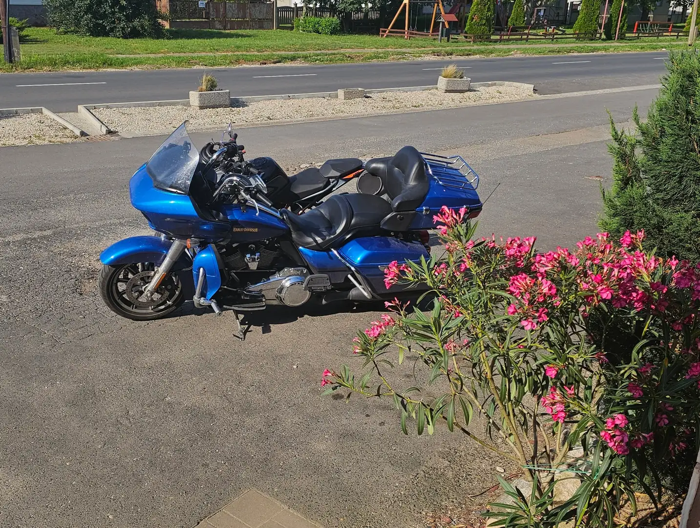 Harley-Davidson Road Glide ultra Mavi - 1