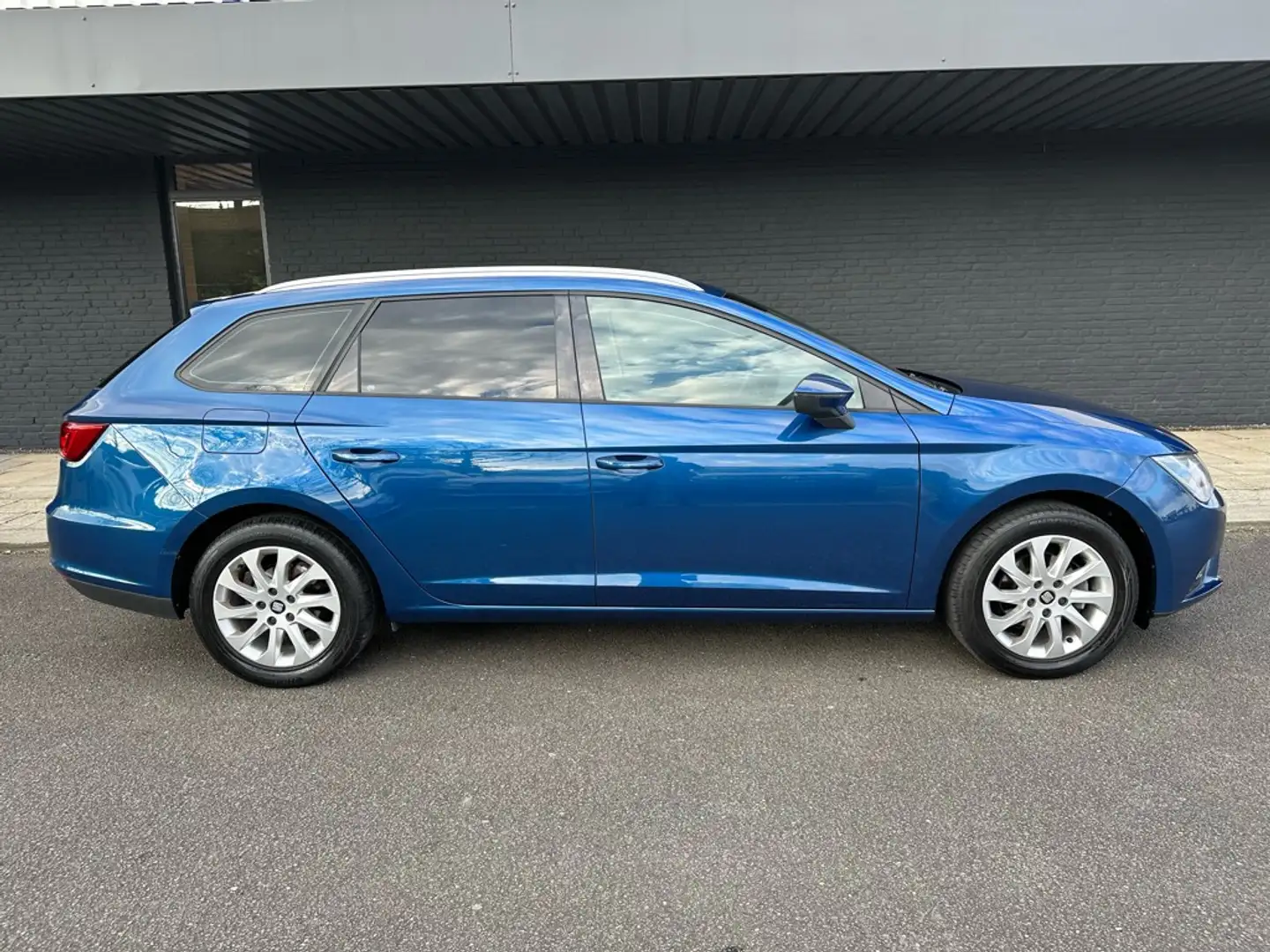 SEAT Leon ST 1.2 TSI Style Bns. 36.000km/automaat/led/cruise Blauw - 2