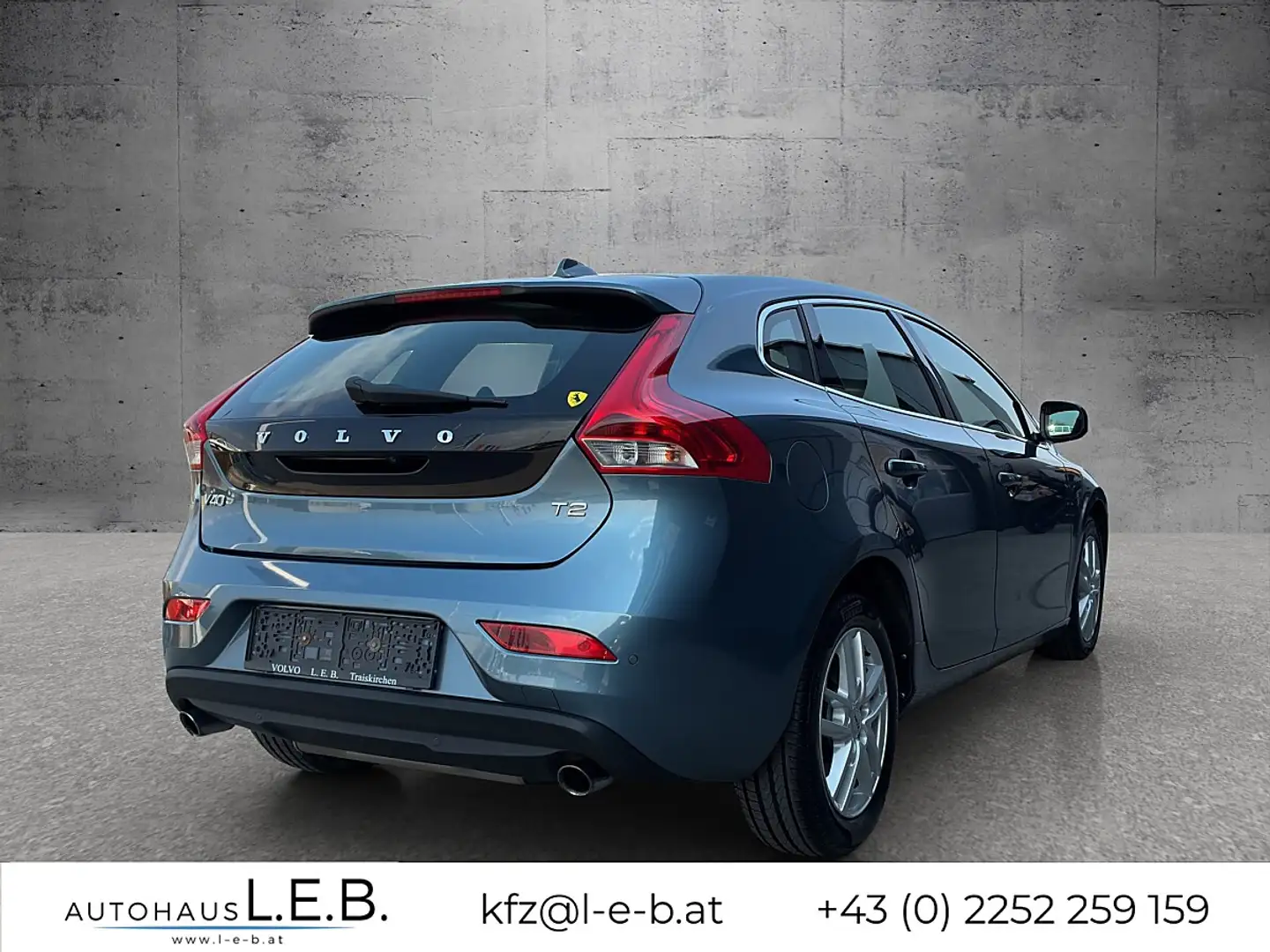 Volvo V40 T2 Summum Blau - 2