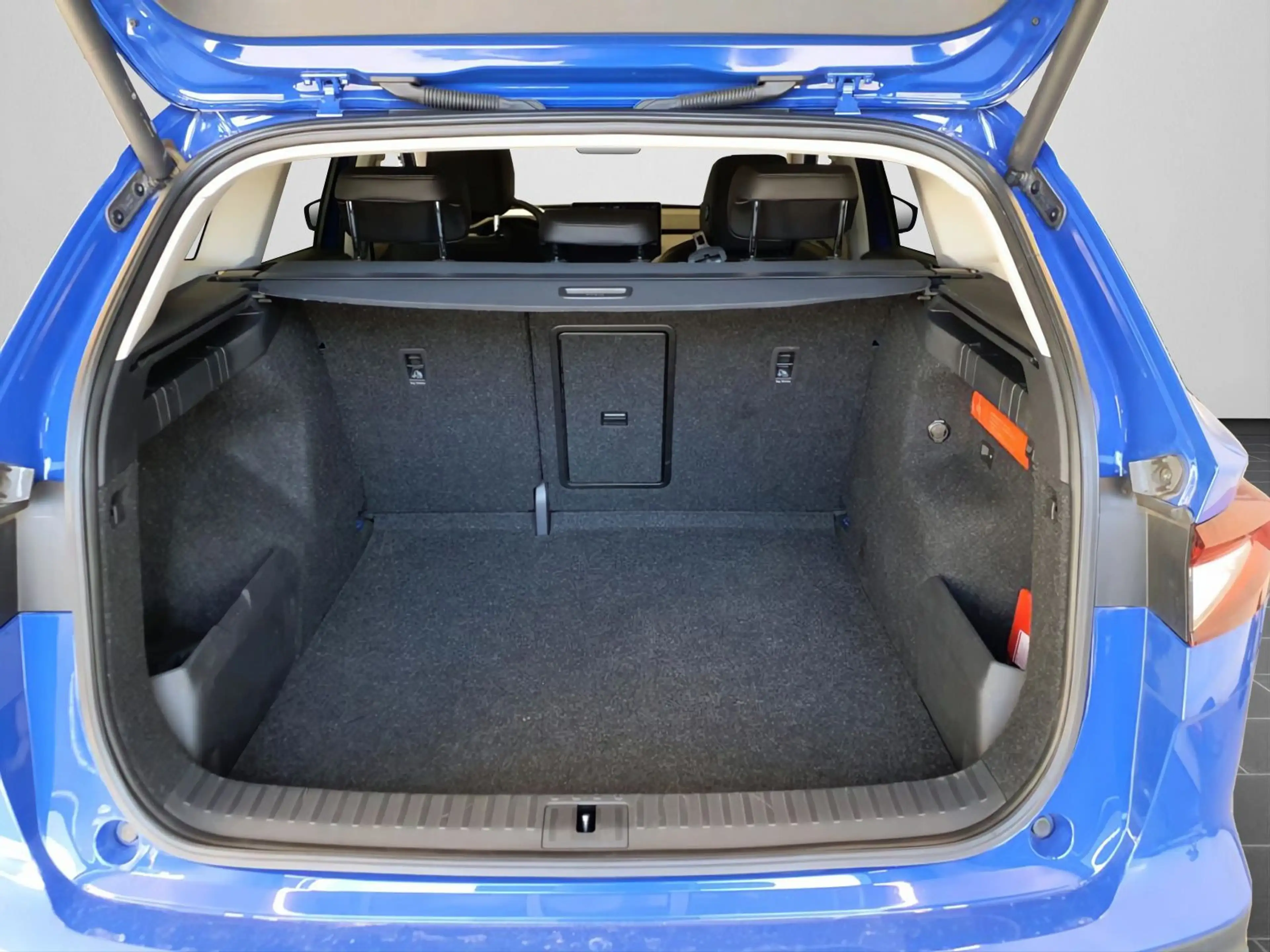 Skoda Enyaq iV 60 MATRIX NAVI AHK RFK SHZ — photo 4
