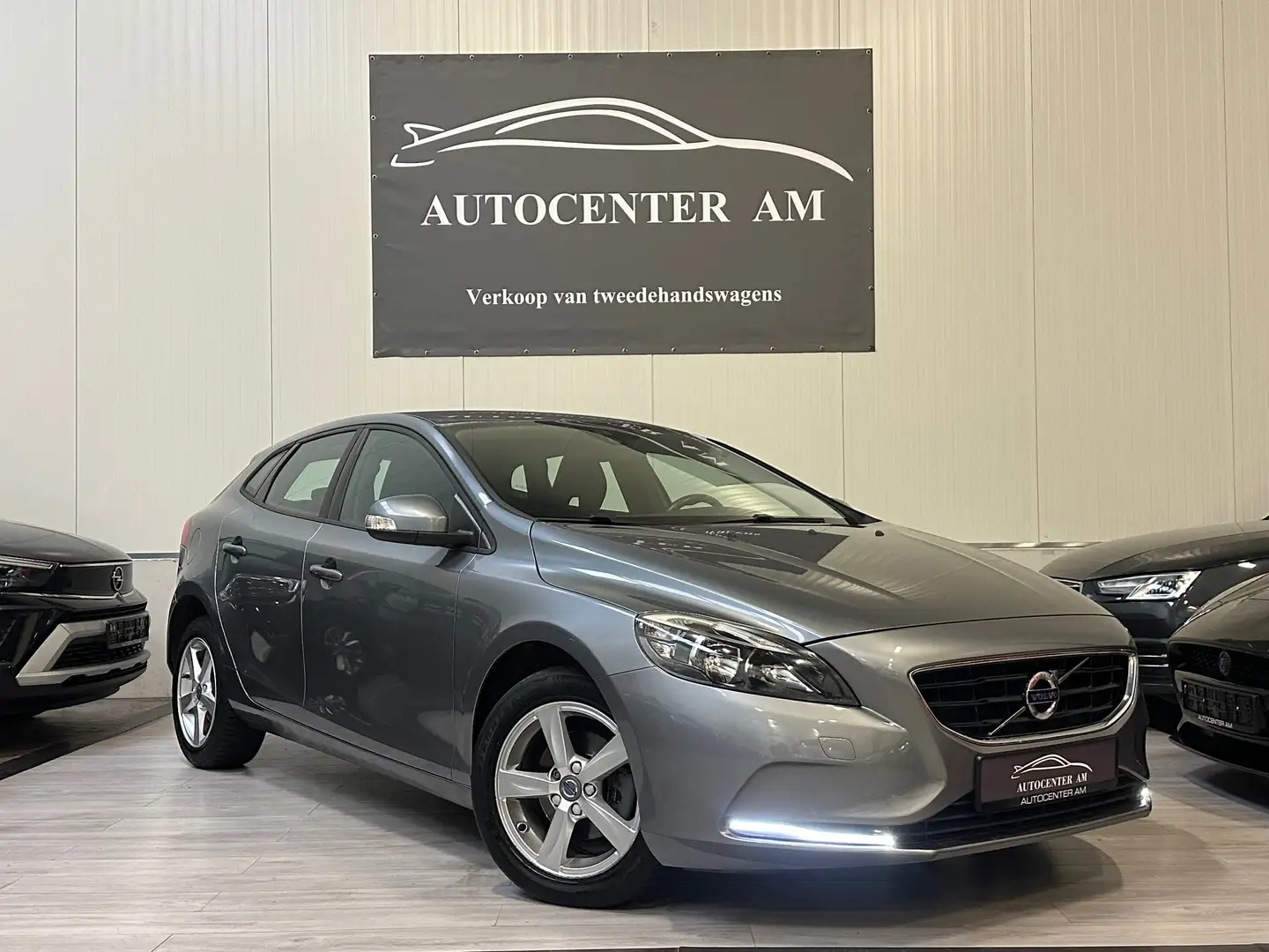 Volvo V40 D2 CONNECTA Navi * Cuise * LED Gris - 1