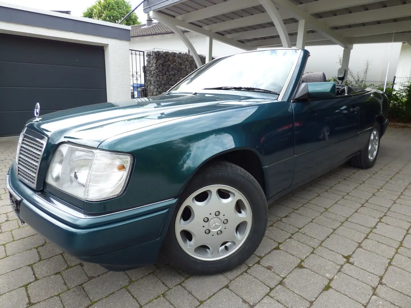 Mercedes-Benz E 200 Cabriolet *HU-AU neu*sehr schöner Zustand* Vert - 1