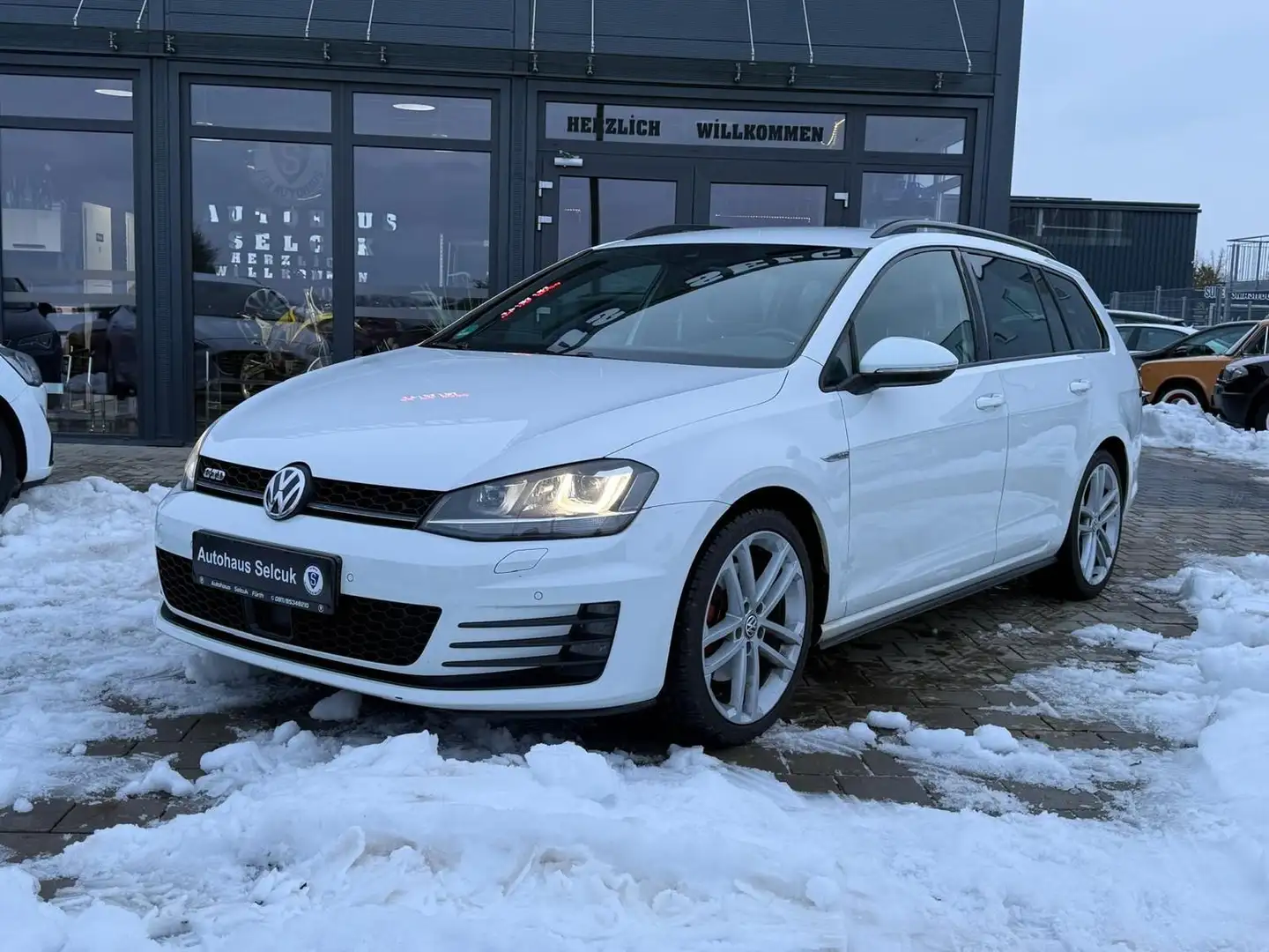 Volkswagen Golf GTD BMT *ACC*1.Hand*Dynaudio*Navi*DSG* Weiß - 2