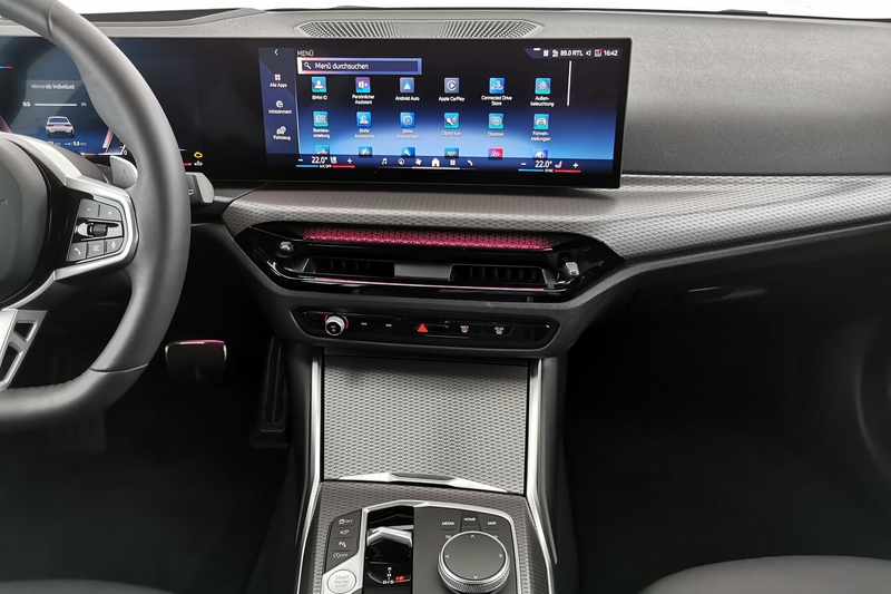 BMW 320 i Touring  M-Sport 360° ACC AHK Pano LED Navi — photo 11