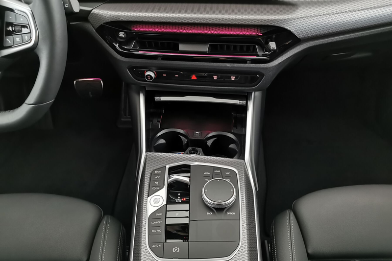 BMW 320 i Touring  M-Sport 360° ACC AHK Pano LED Navi — photo 13