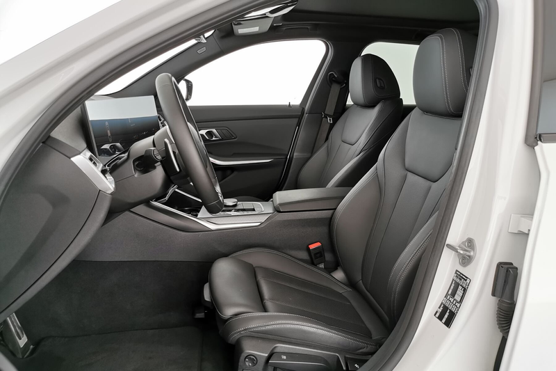 BMW 320 i Touring  M-Sport 360° ACC AHK Pano LED Navi — photo 8