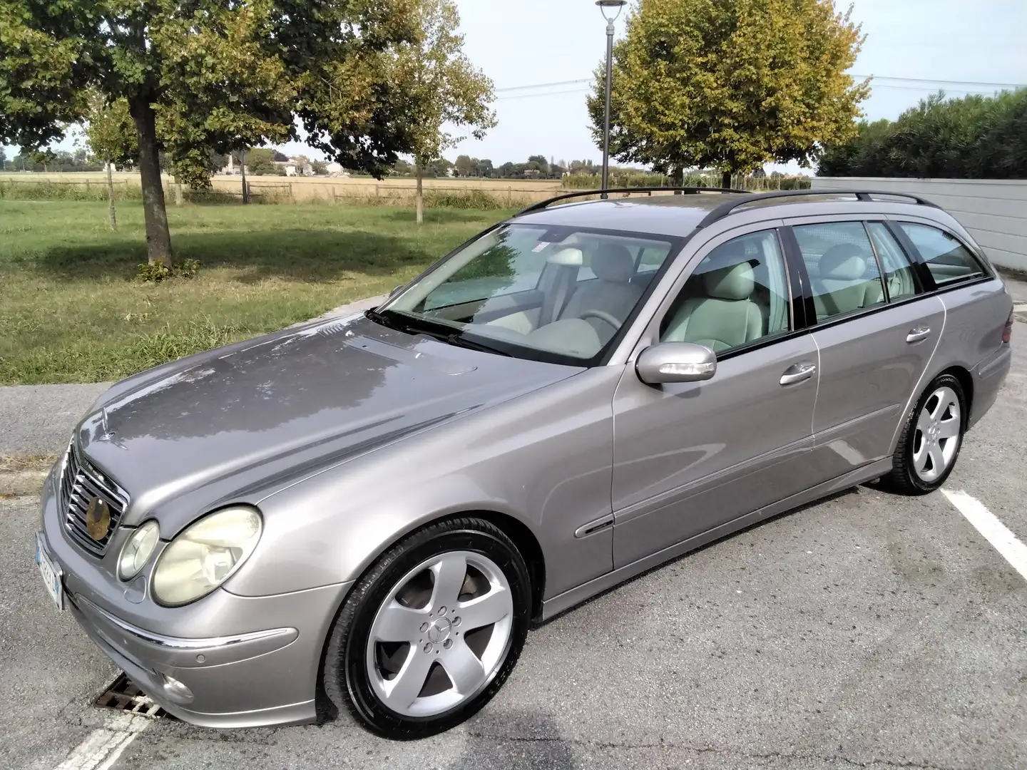 Mercedes-Benz E 270 Avantgarde Bronze - 2
