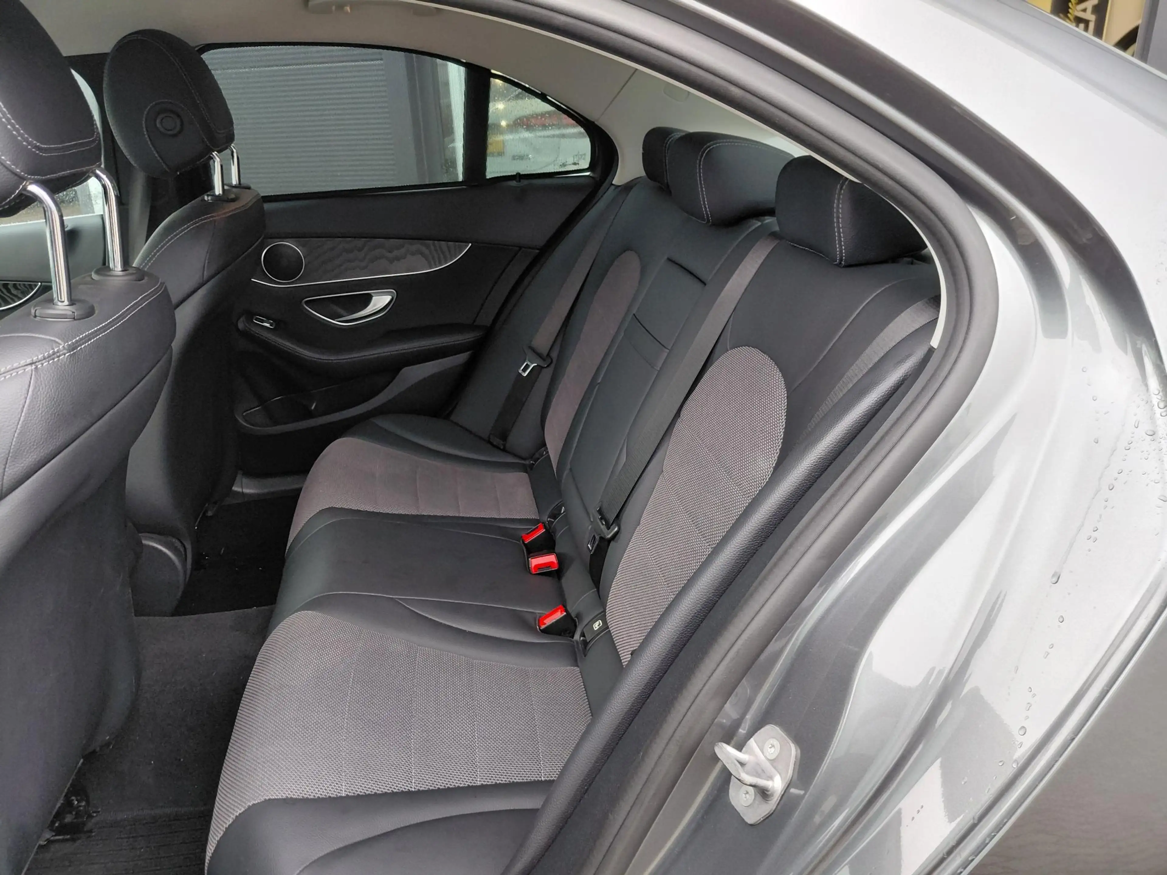 Mercedes-Benz C 180 Premium Plus — photo 11