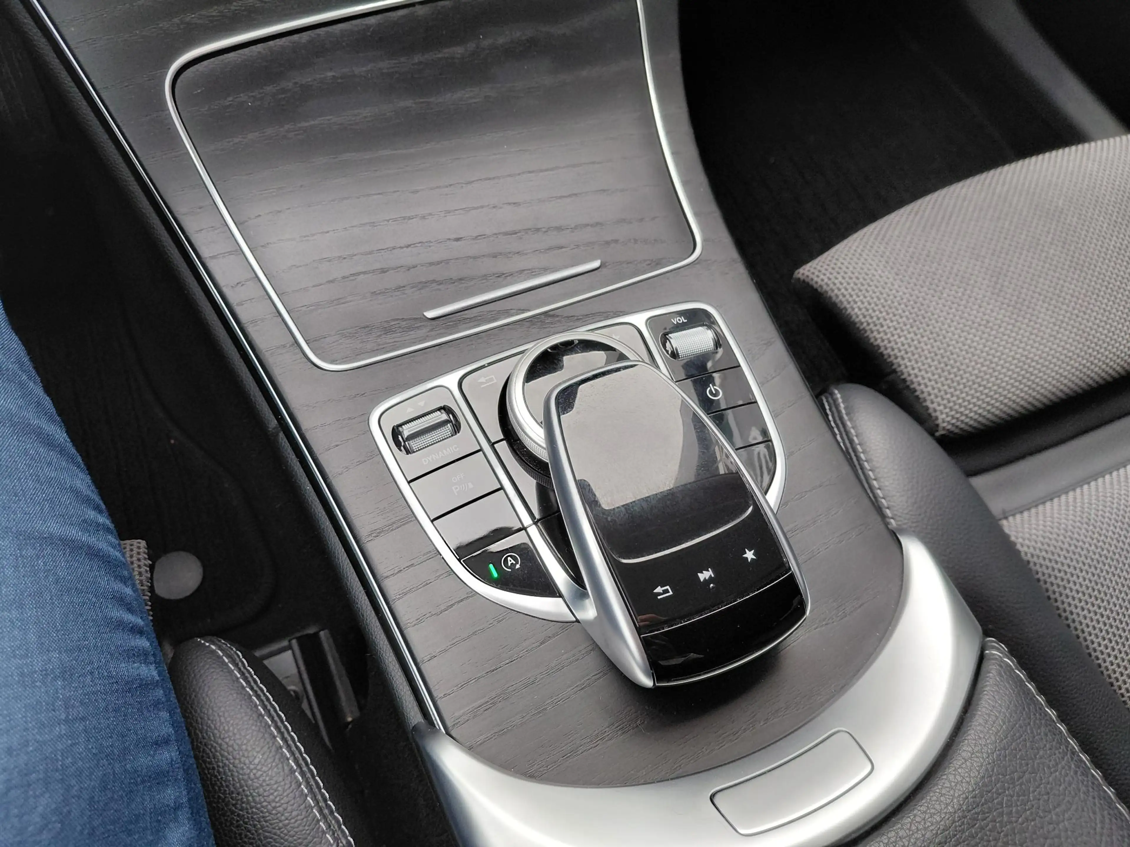 Mercedes-Benz C 180 Premium Plus — photo 15