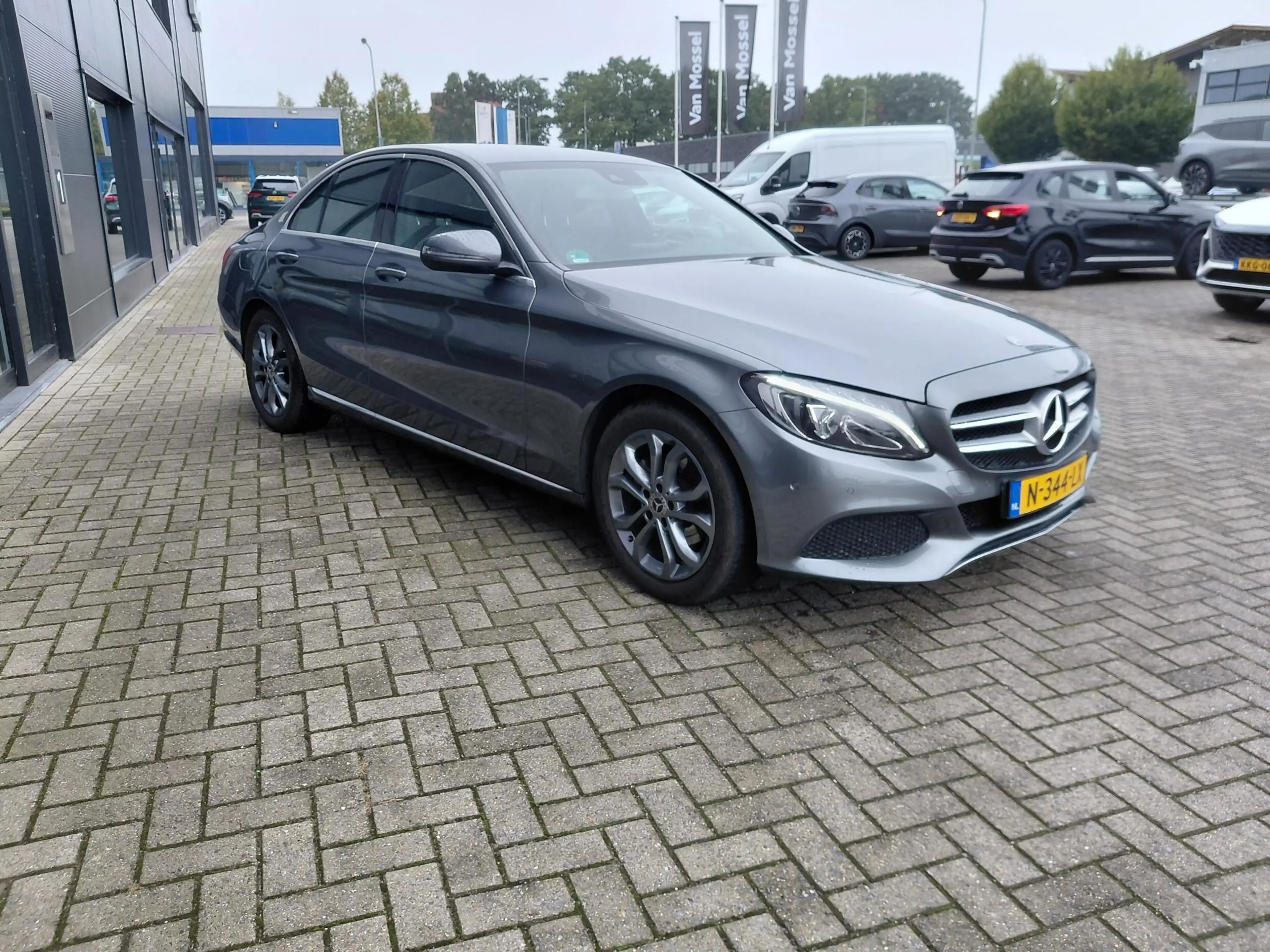 Mercedes-Benz C 180 Premium Plus — photo 9