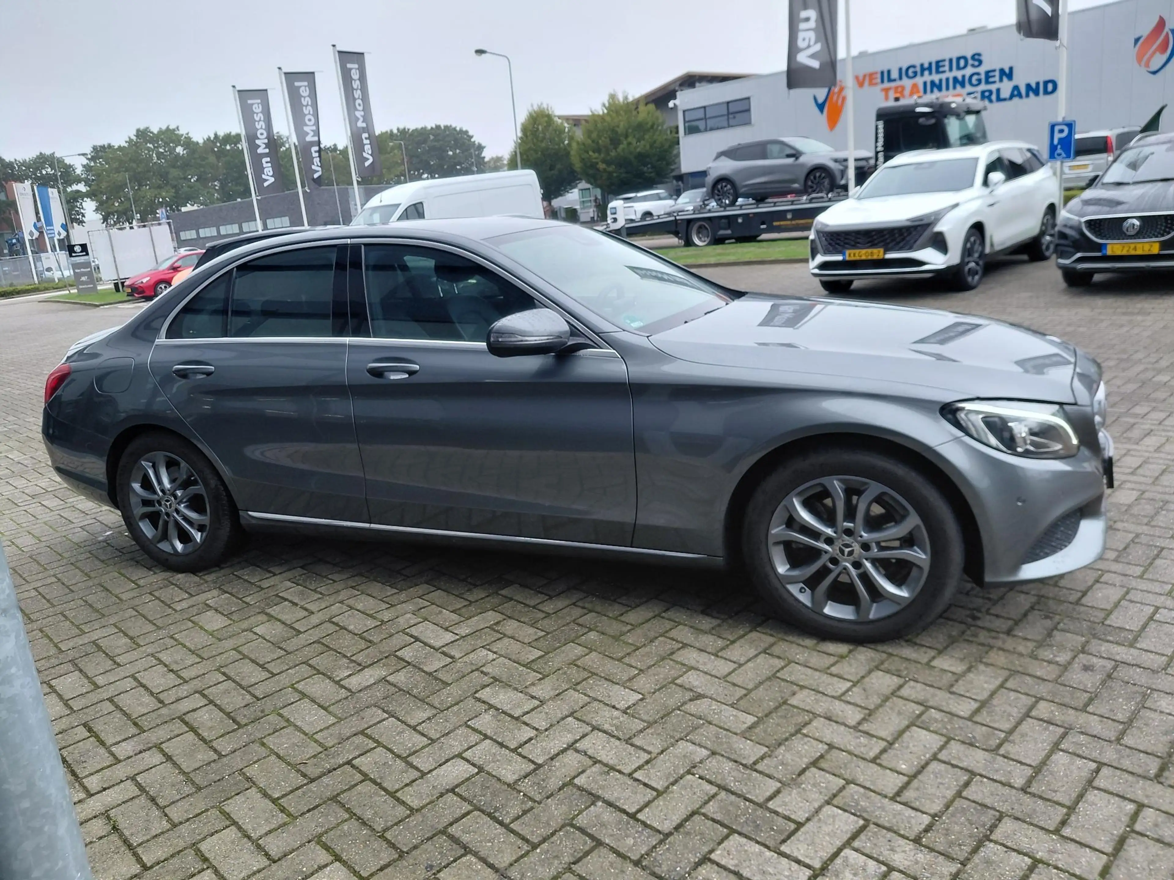 Mercedes-Benz C 180 Premium Plus — photo 8