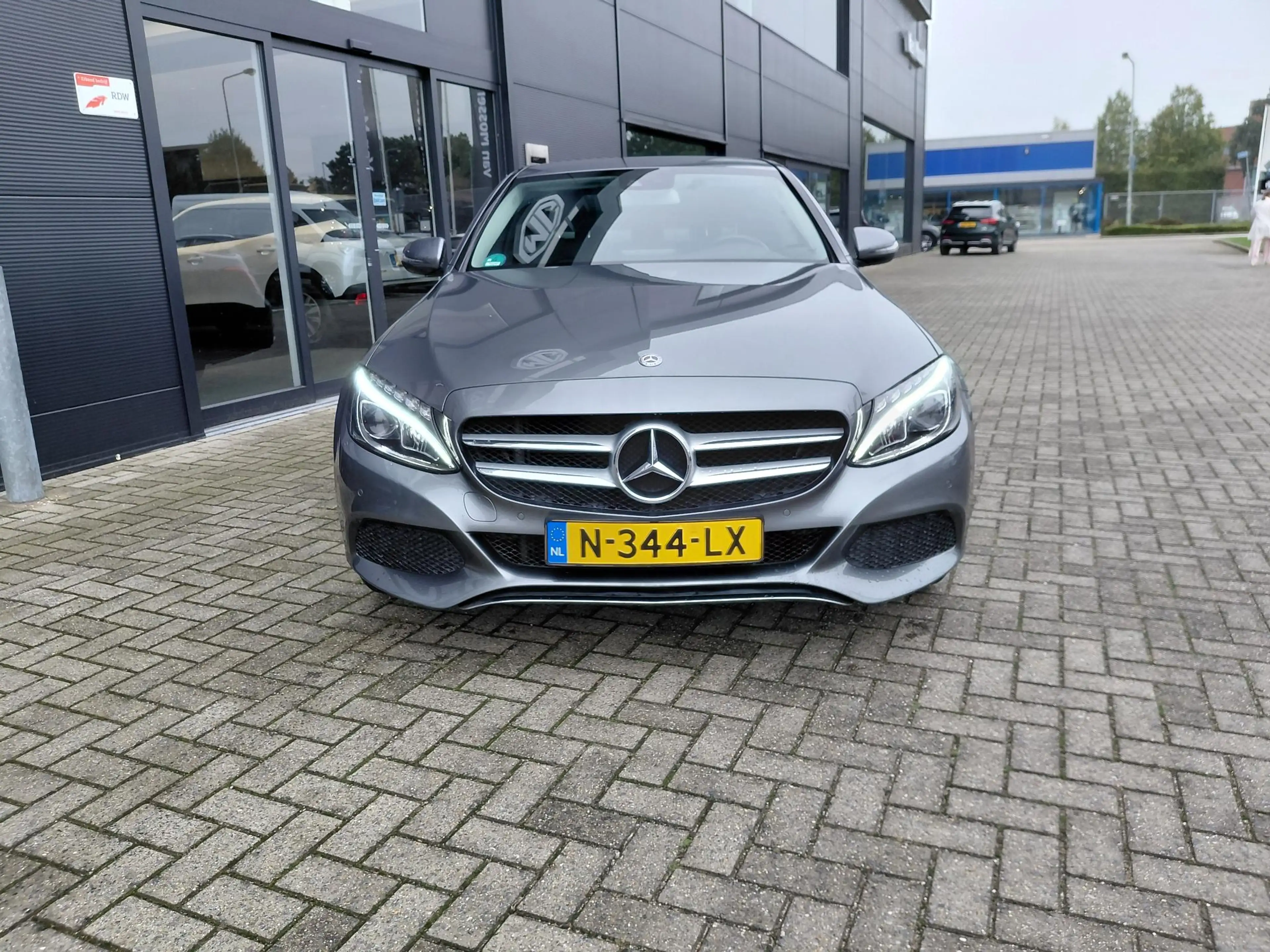 Mercedes-Benz C 180 Premium Plus — photo 10