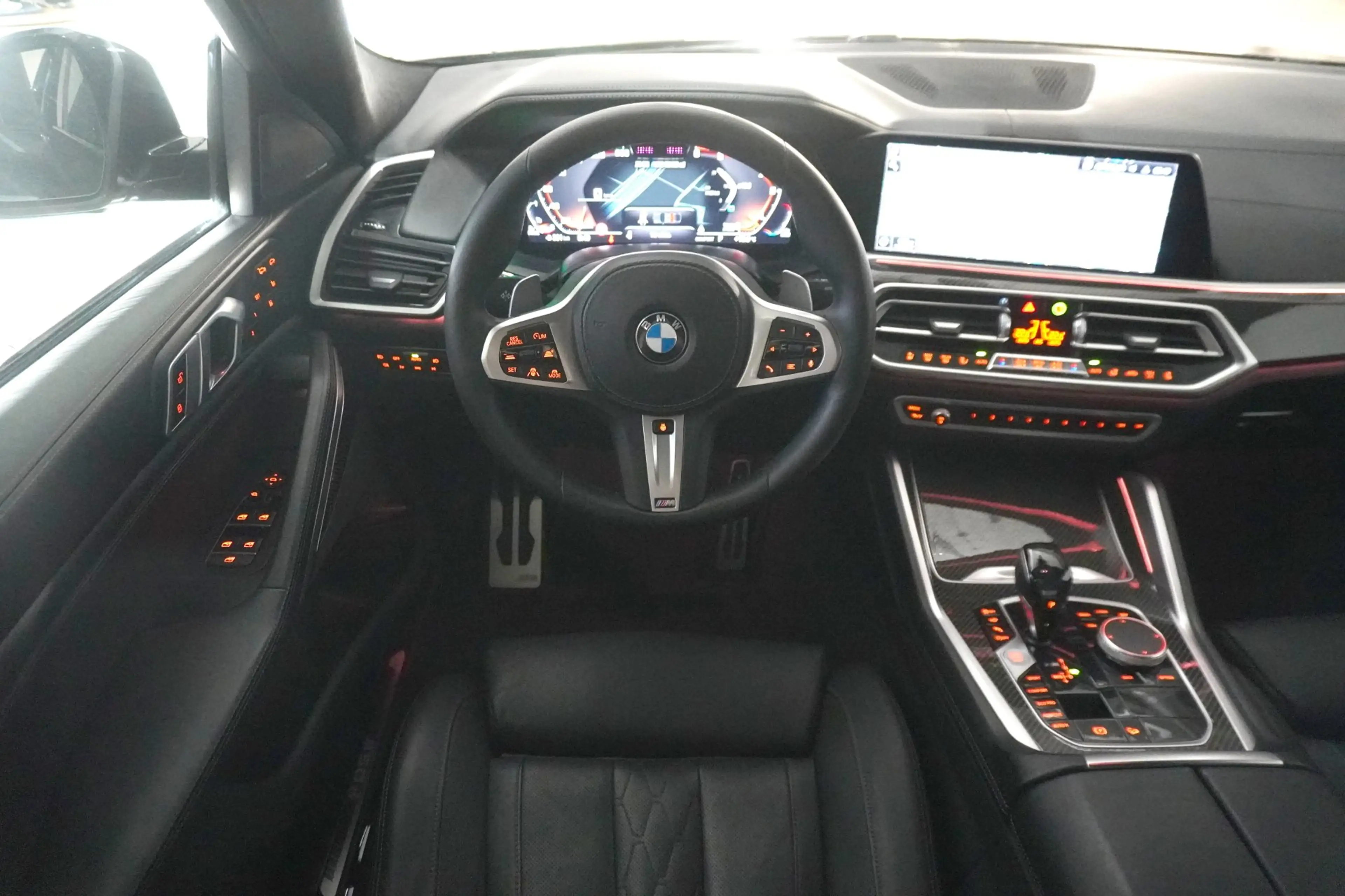 BMW X6 M50d — photo 11