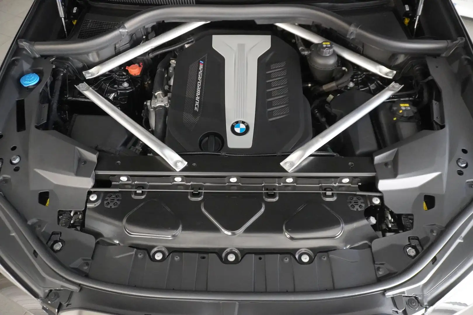 BMW X6 M50d Schwarz - 2