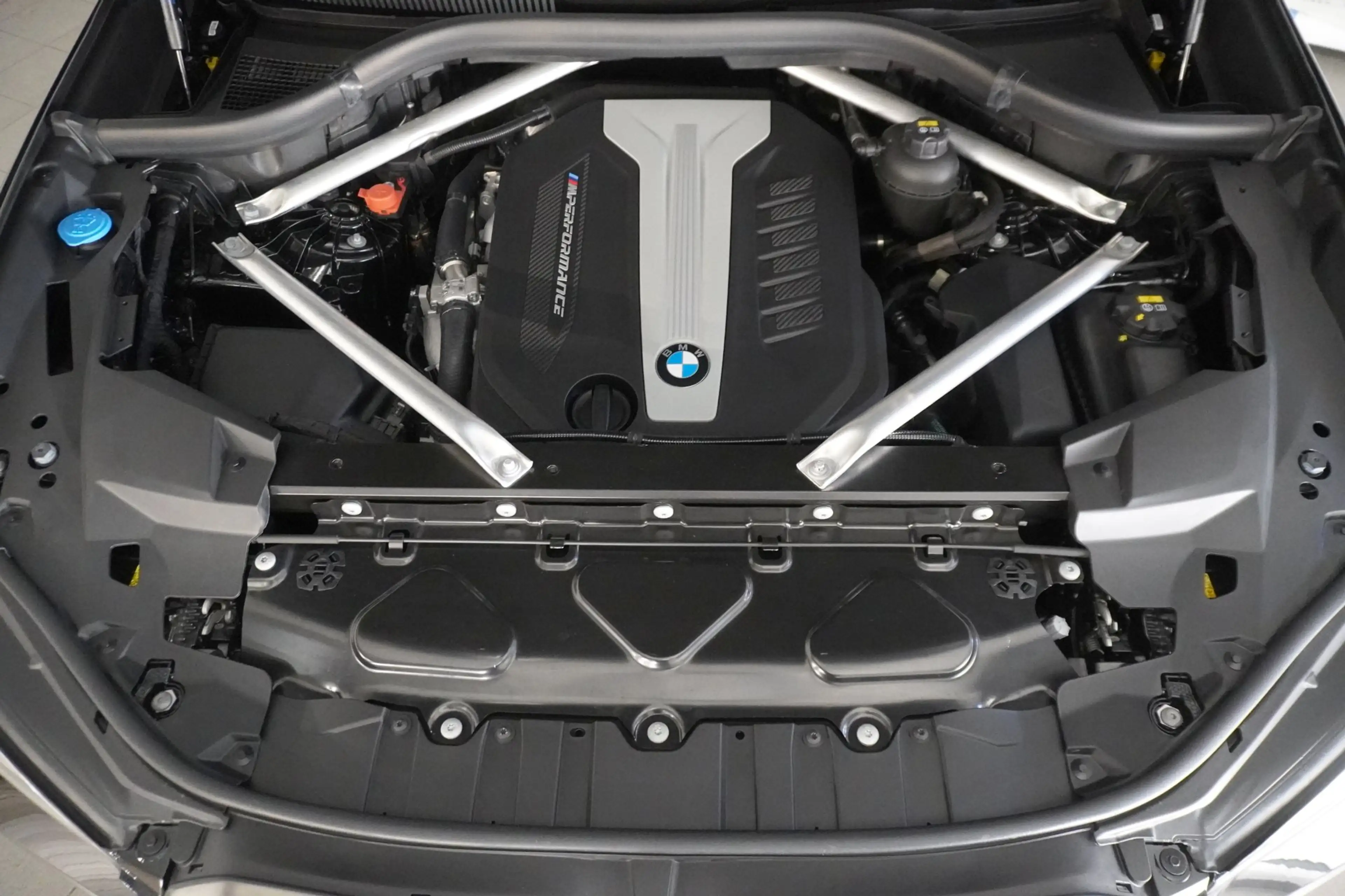 BMW X6 M50d — photo 2
