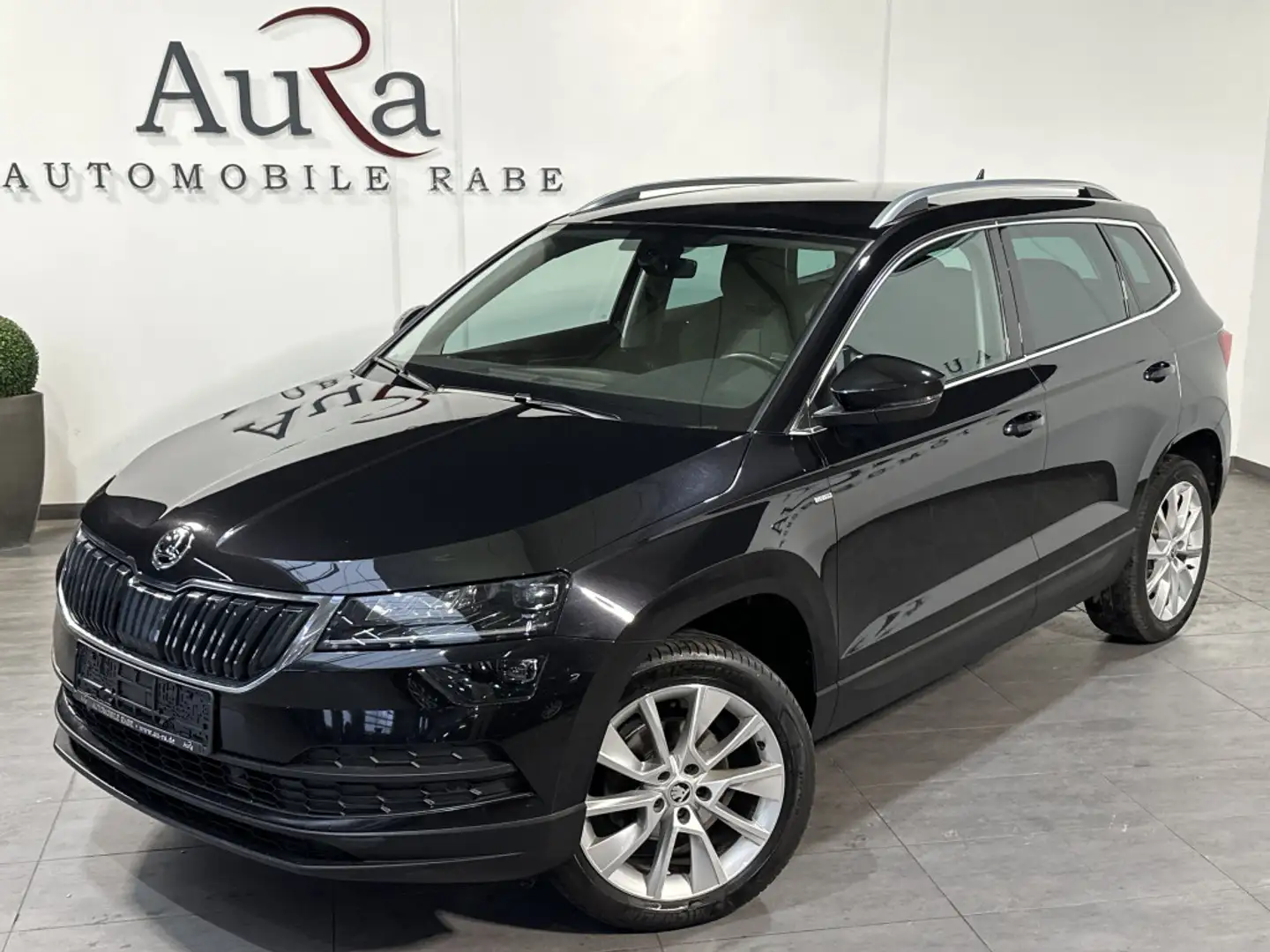 Skoda Karoq 1.5 TSI DSG Clever NAV+LED+18ZO+CARPLAY+PP Schwarz - 1