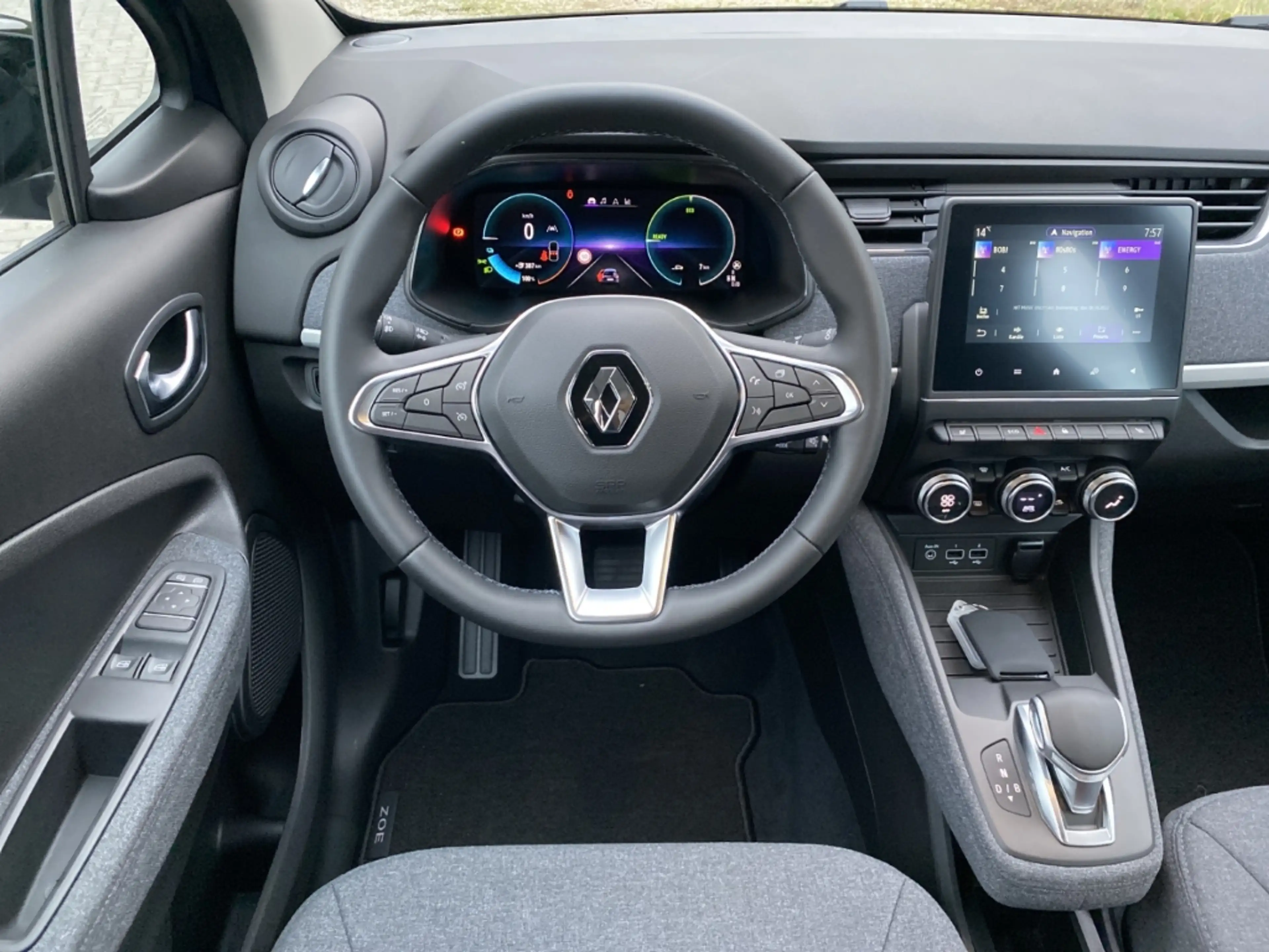 Renault ZOE Evolution,LED,Navi,Climatronic,Winter-P.,Tempomat — photo 6