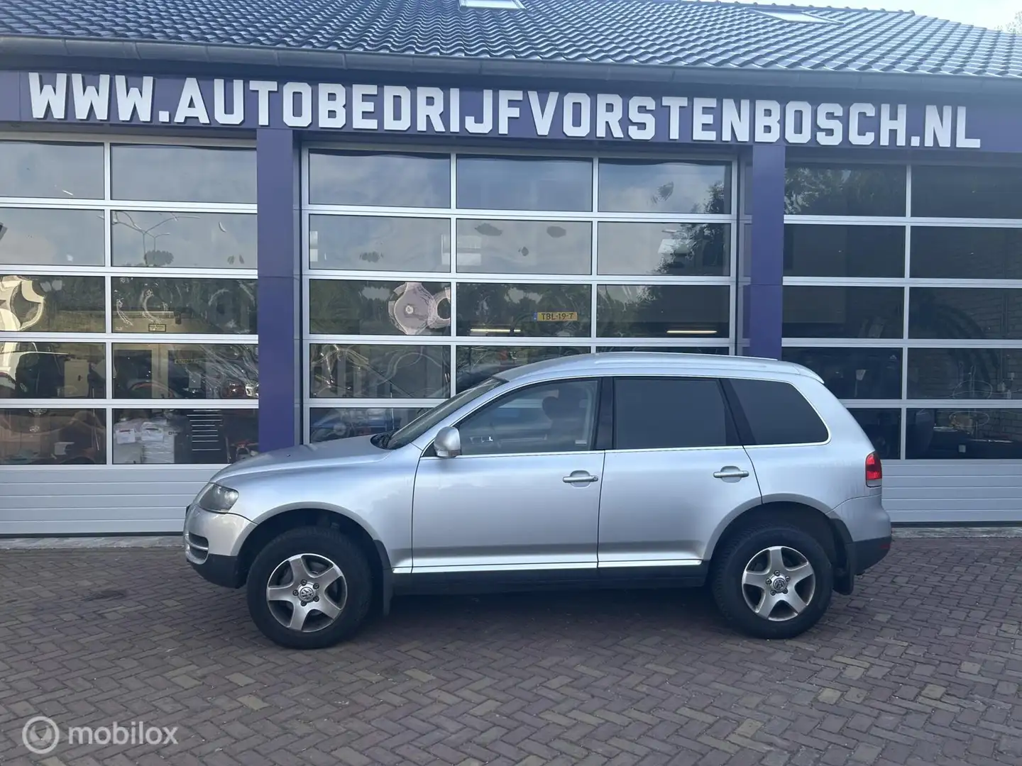 Volkswagen Touareg 3.0 V6 TDI Highline * VAN * AUTOMAAT * Gris - 2