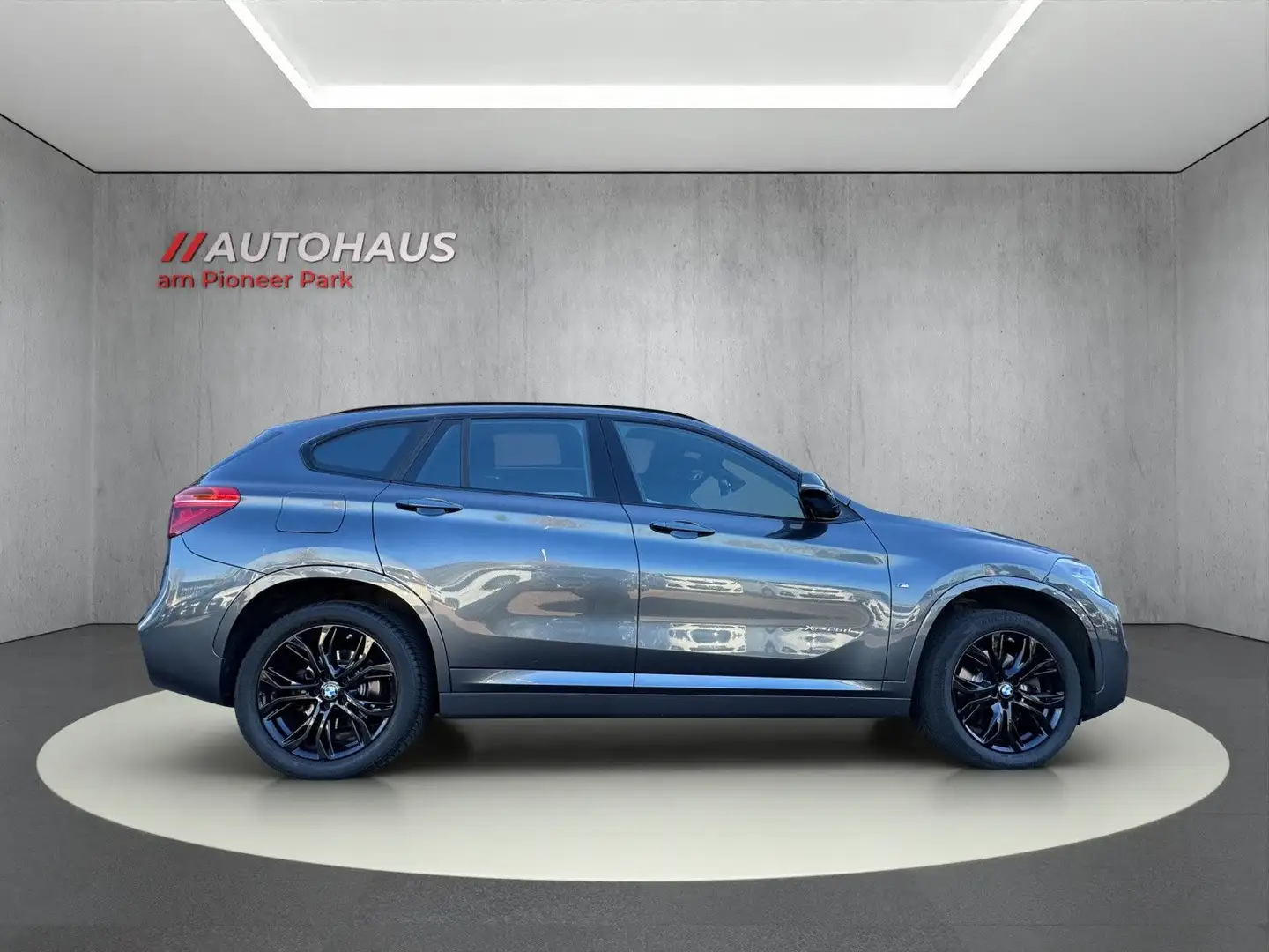 BMW X1 xDrive 25 d M Sport-Aut.-Pano-Led-Shadow Line Gris - 2