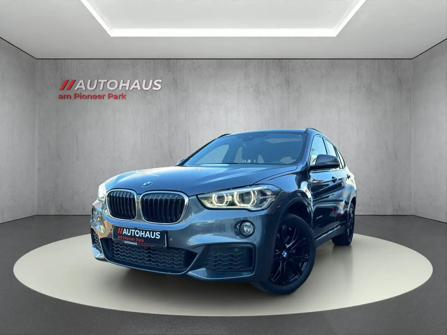 BMW X1 xDrive 25 d M Sport-Aut.-Pano-Led-Shadow Line Gris - 1