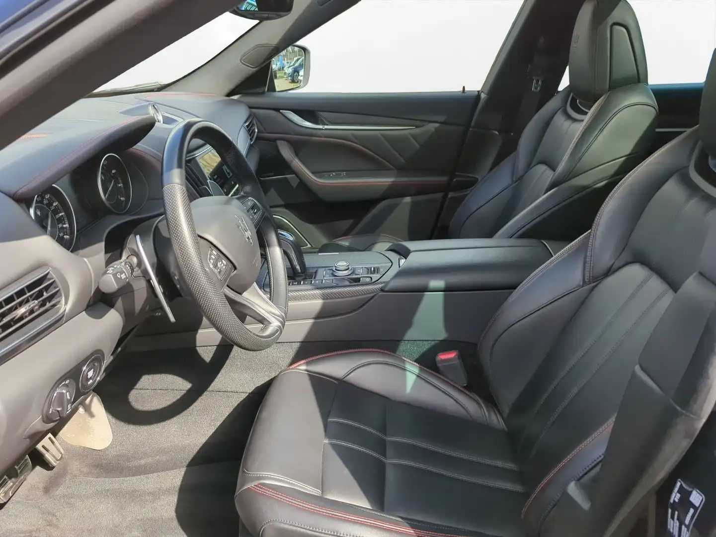 Maserati Levante GranSport S Q4 Pano AHK Schwarz - 2