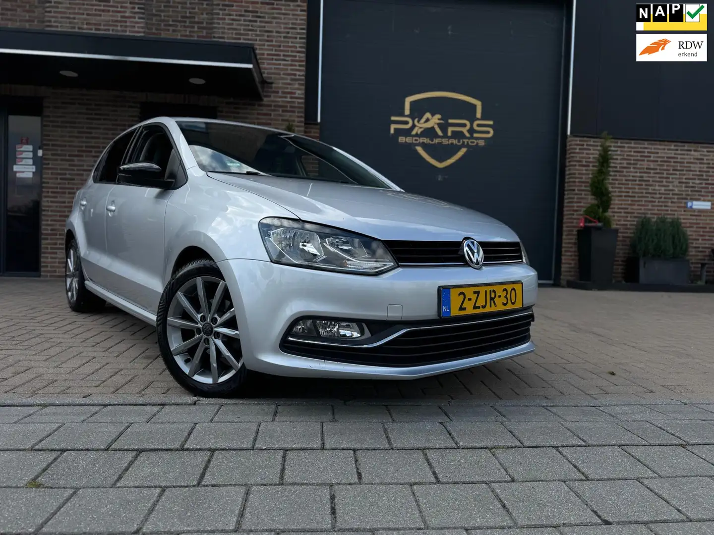 Volkswagen Polo 1.2 TSI First Edition 5drs Airco Navi Cruise Contr Grijs - 1