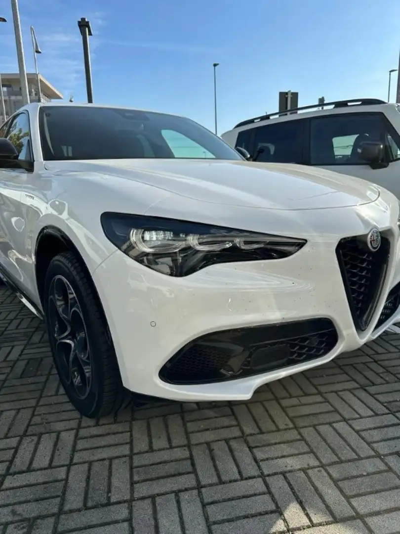 Alfa Romeo Stelvio 2.2 Turbodiesel 210 CV AT8 Q4 Veloce MATRIX 2023 Bílá - 2