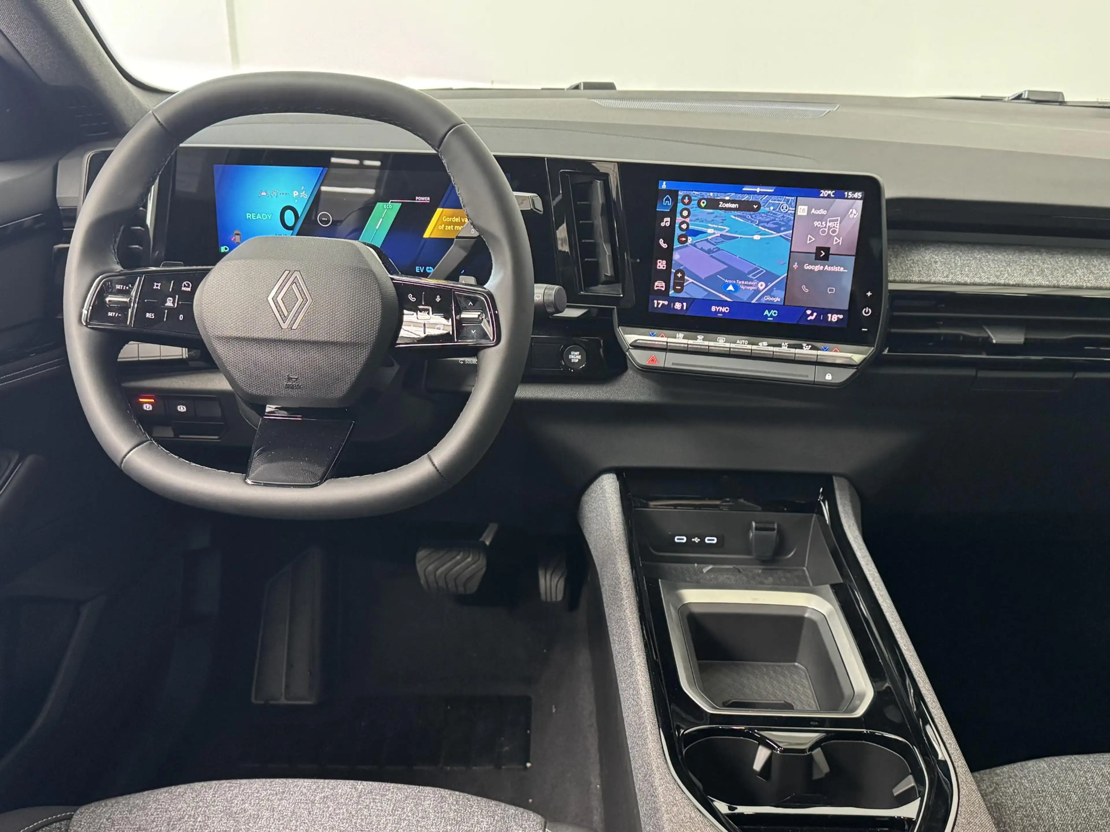 Renault Austral 1.2 E-Tech full hybrid 200 evolution Demo | Camera — photo 10