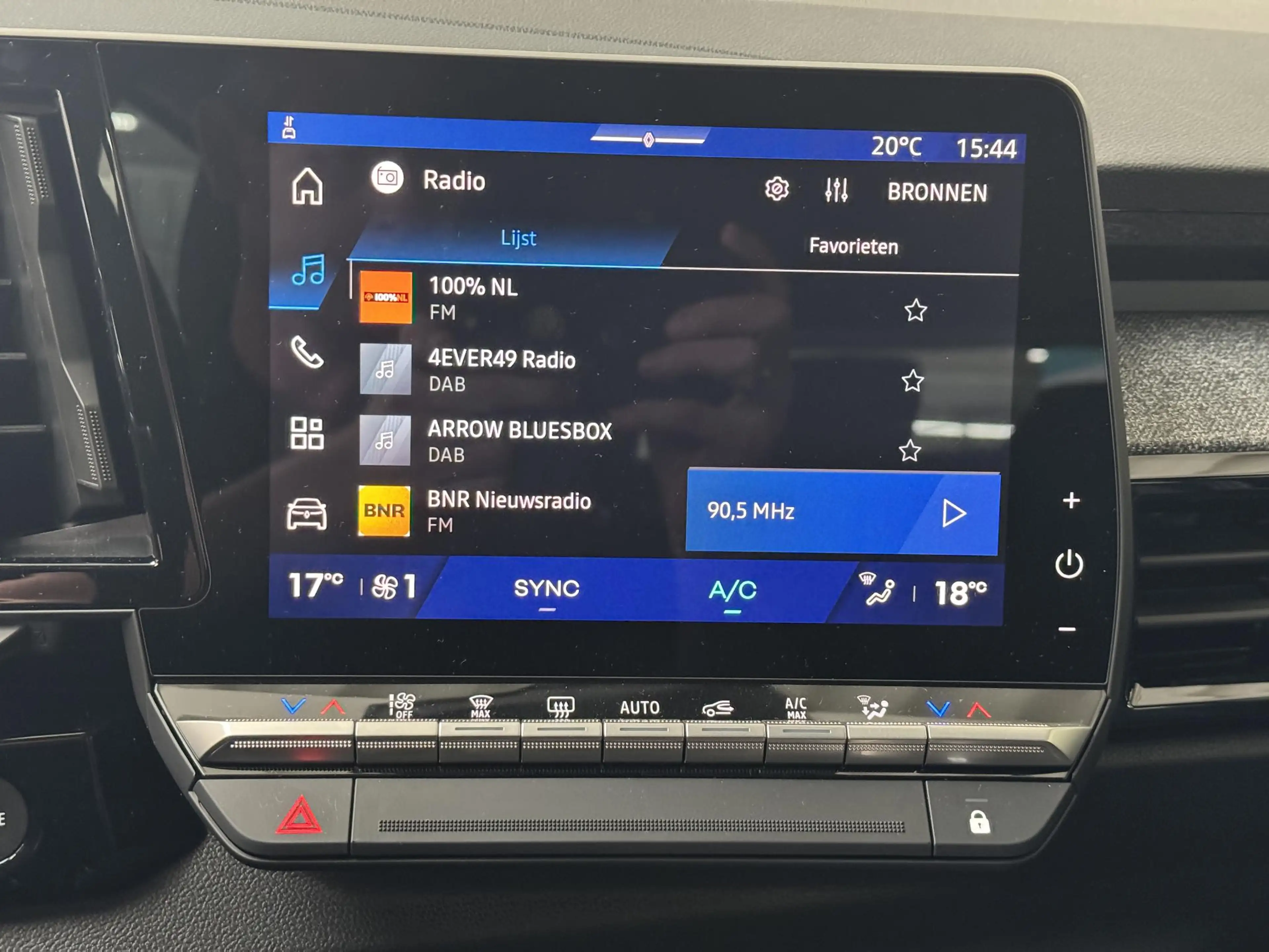 Renault Austral 1.2 E-Tech full hybrid 200 evolution Demo | Camera — photo 11