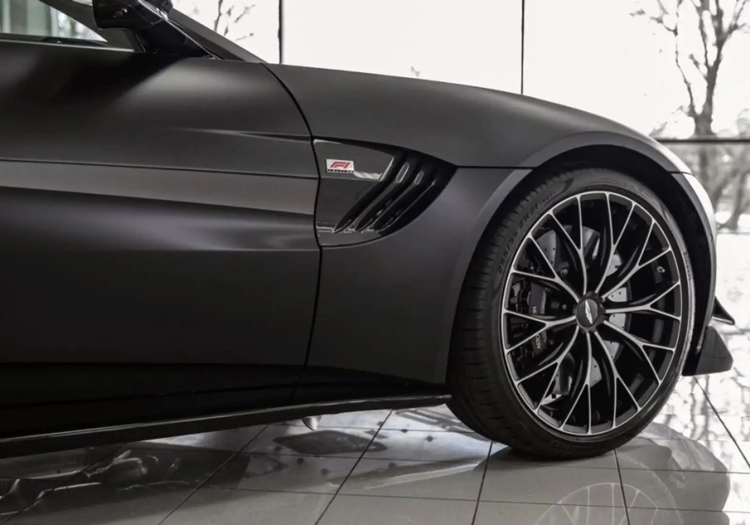 Aston Martin Vantage F1 Edition Grey - 2