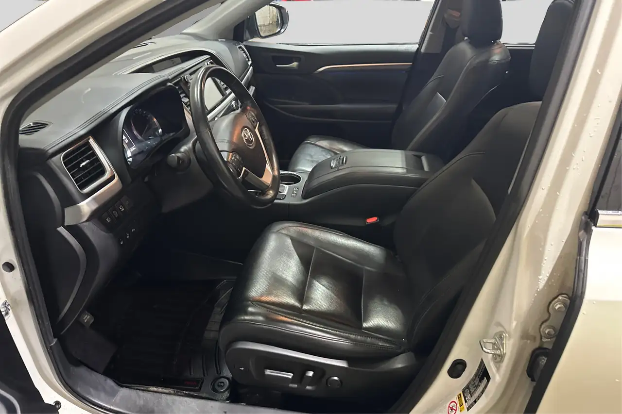 Toyota Highlander снимка Toyota Highlander