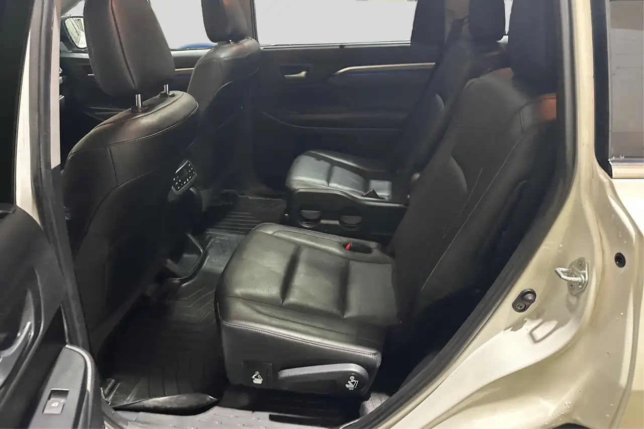 Toyota Highlander снимка Toyota Highlander