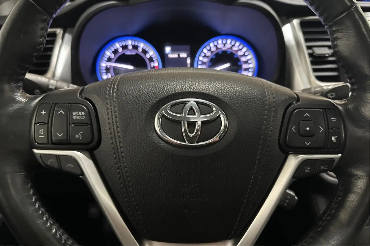 Toyota Highlander снимка Toyota Highlander