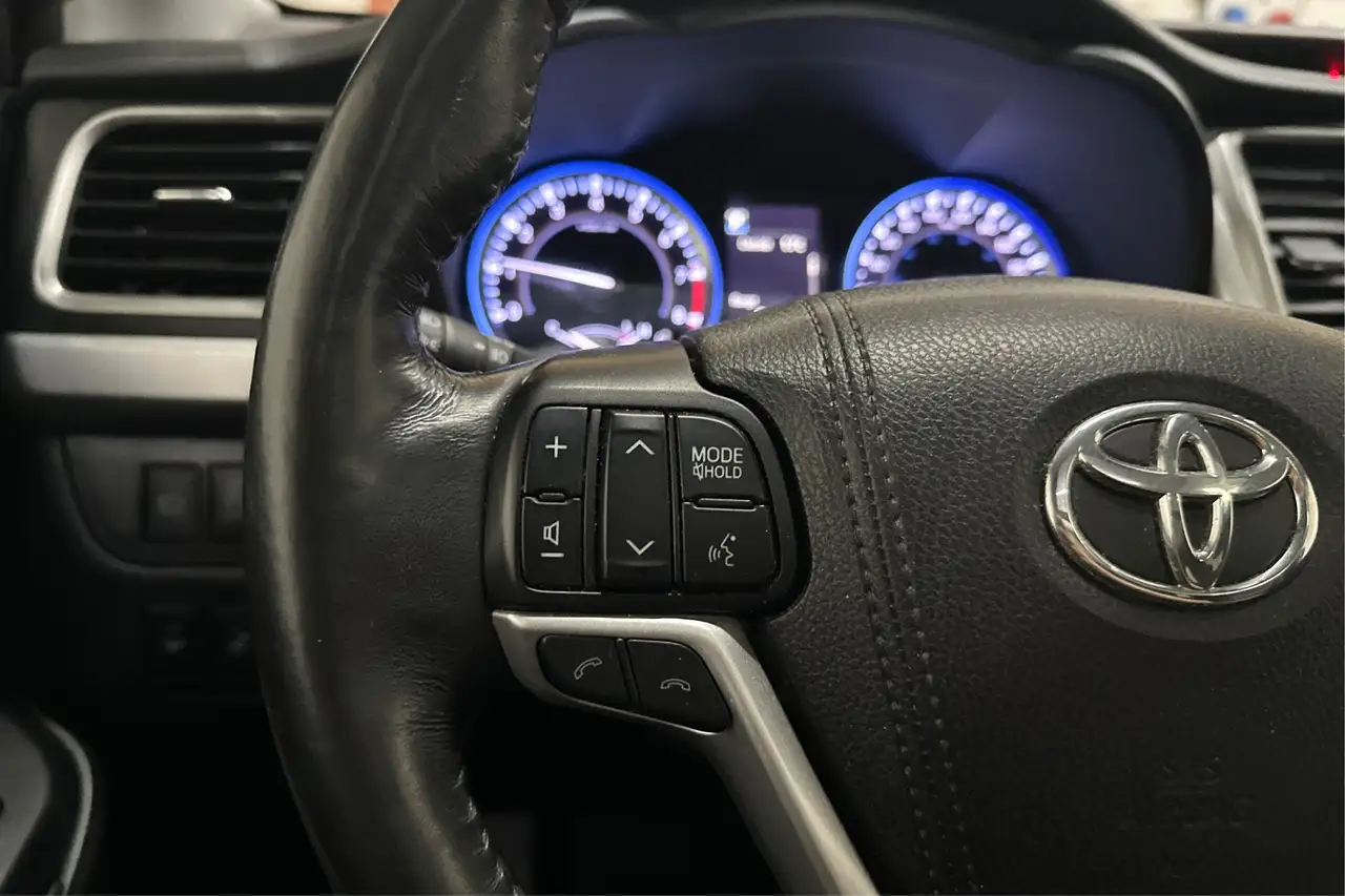 Toyota Highlander снимка Toyota Highlander