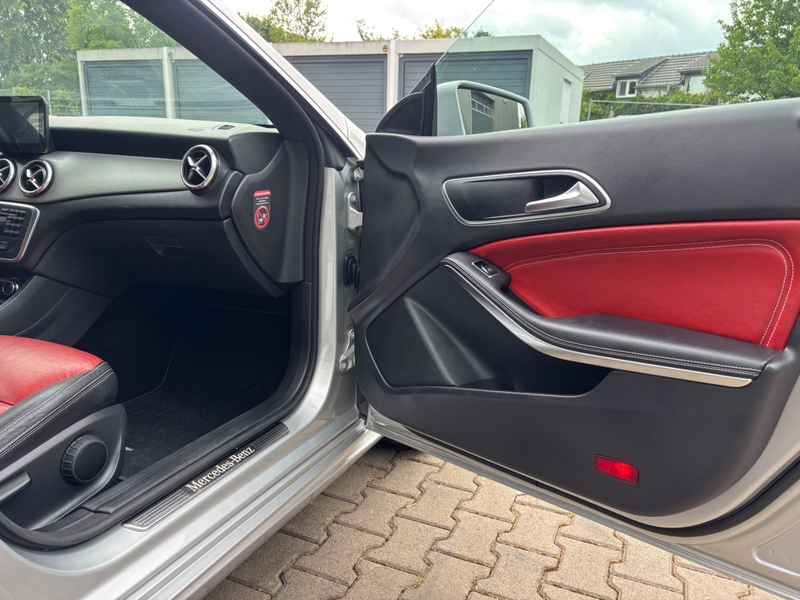 Mercedes-Benz CLA 200 *LEDER*AHK*AUTOM.*TÜV NEU* — photo 14