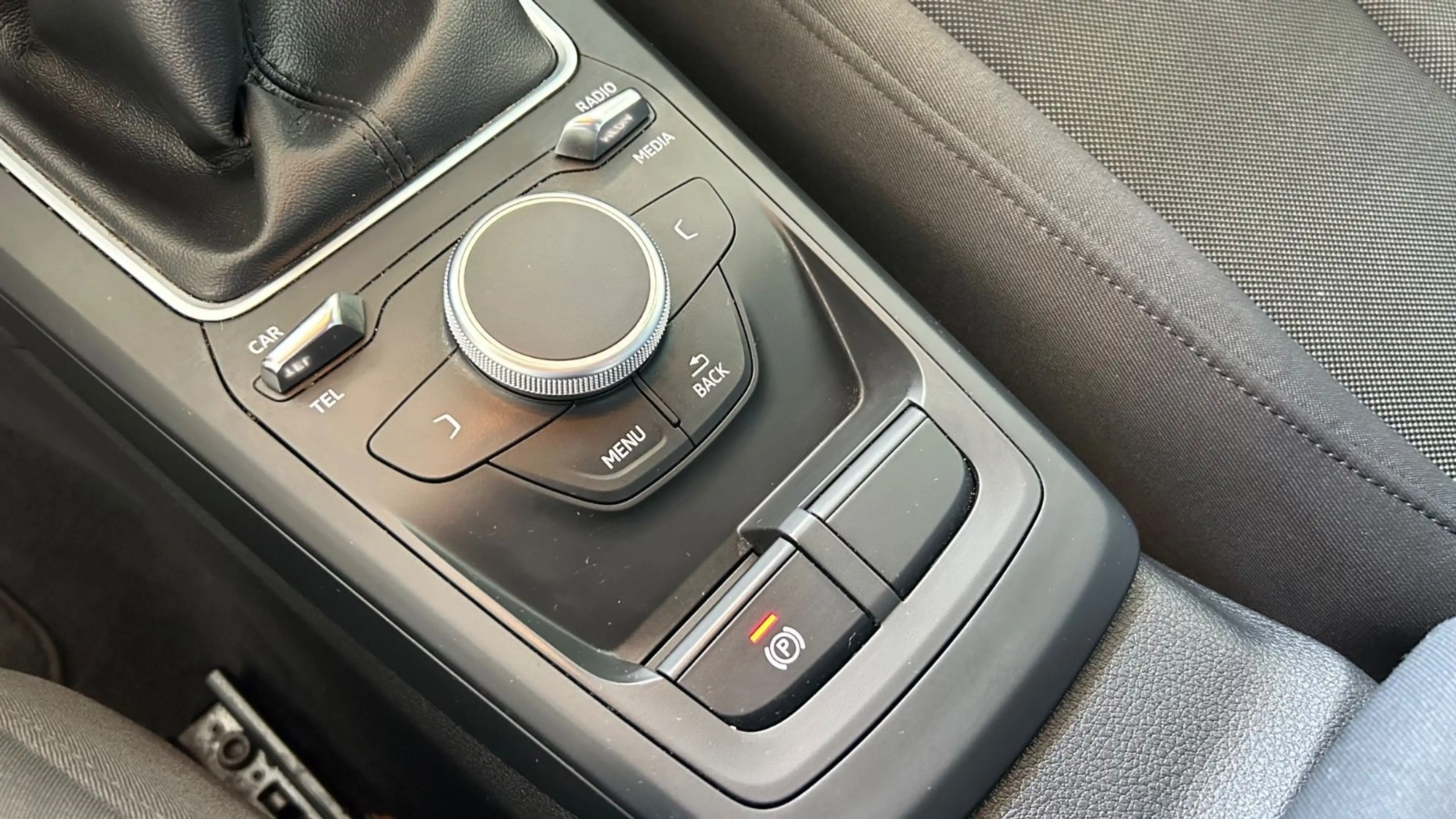 Audi Q2 basis *Tempomat* — photo 14