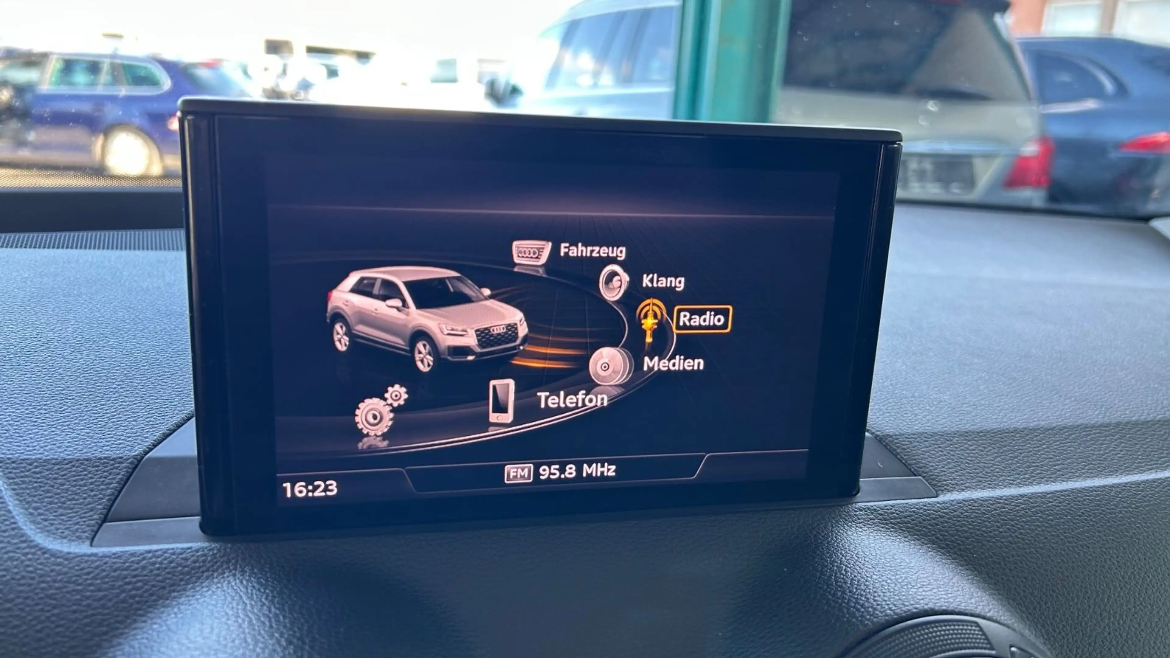 Audi Q2 basis *Tempomat* — photo 11