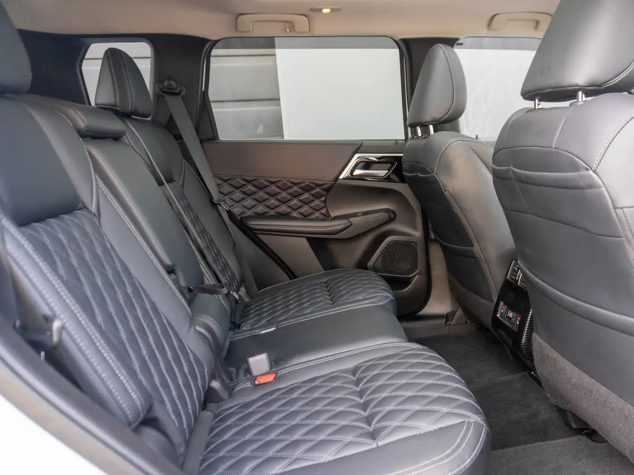 Mitsubishi Outlander снимка Mitsubishi Outlander