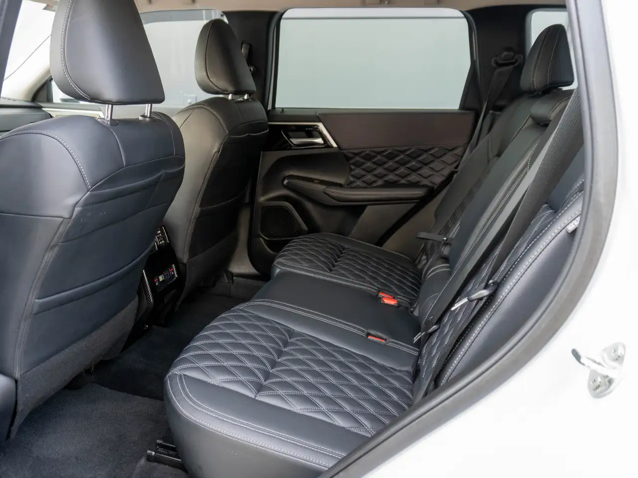Mitsubishi Outlander снимка Mitsubishi Outlander
