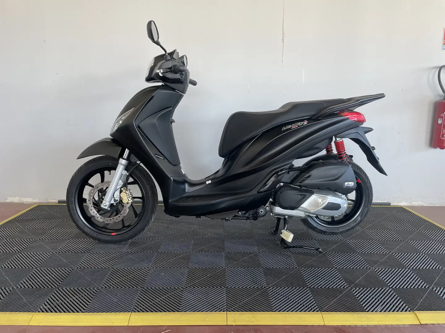 Piaggio Medley 125 Schwarz - 1