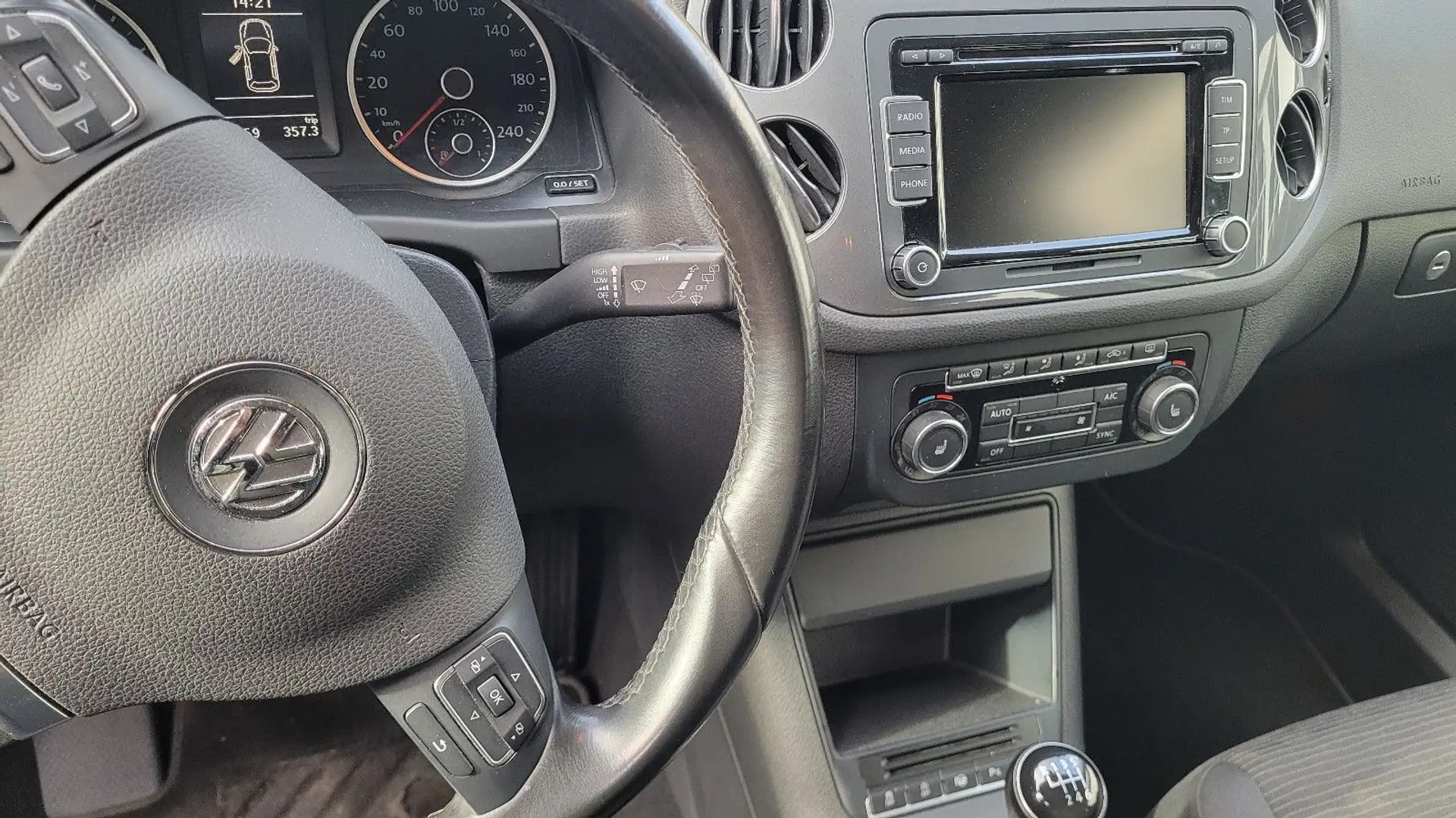 Volkswagen Tiguan 2.0 TDI  1 Hand - VW Scheckheft Grau - 2