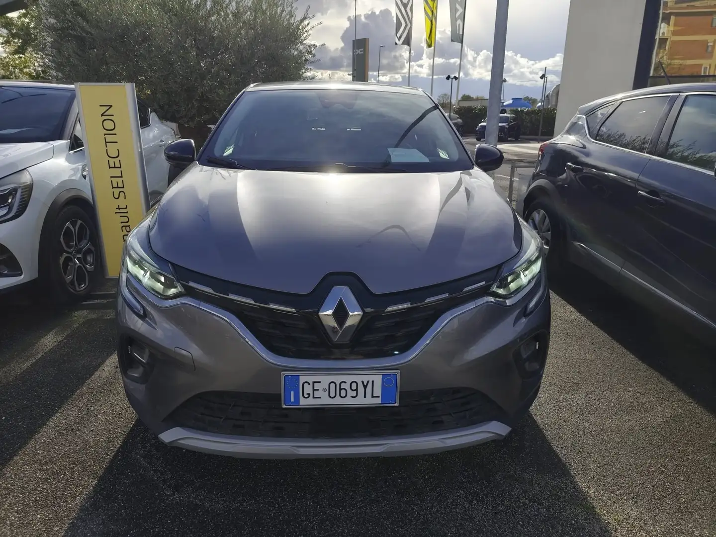 Renault Captur 1.6 E-Tech phev Intens 160cv auto Grau - 1