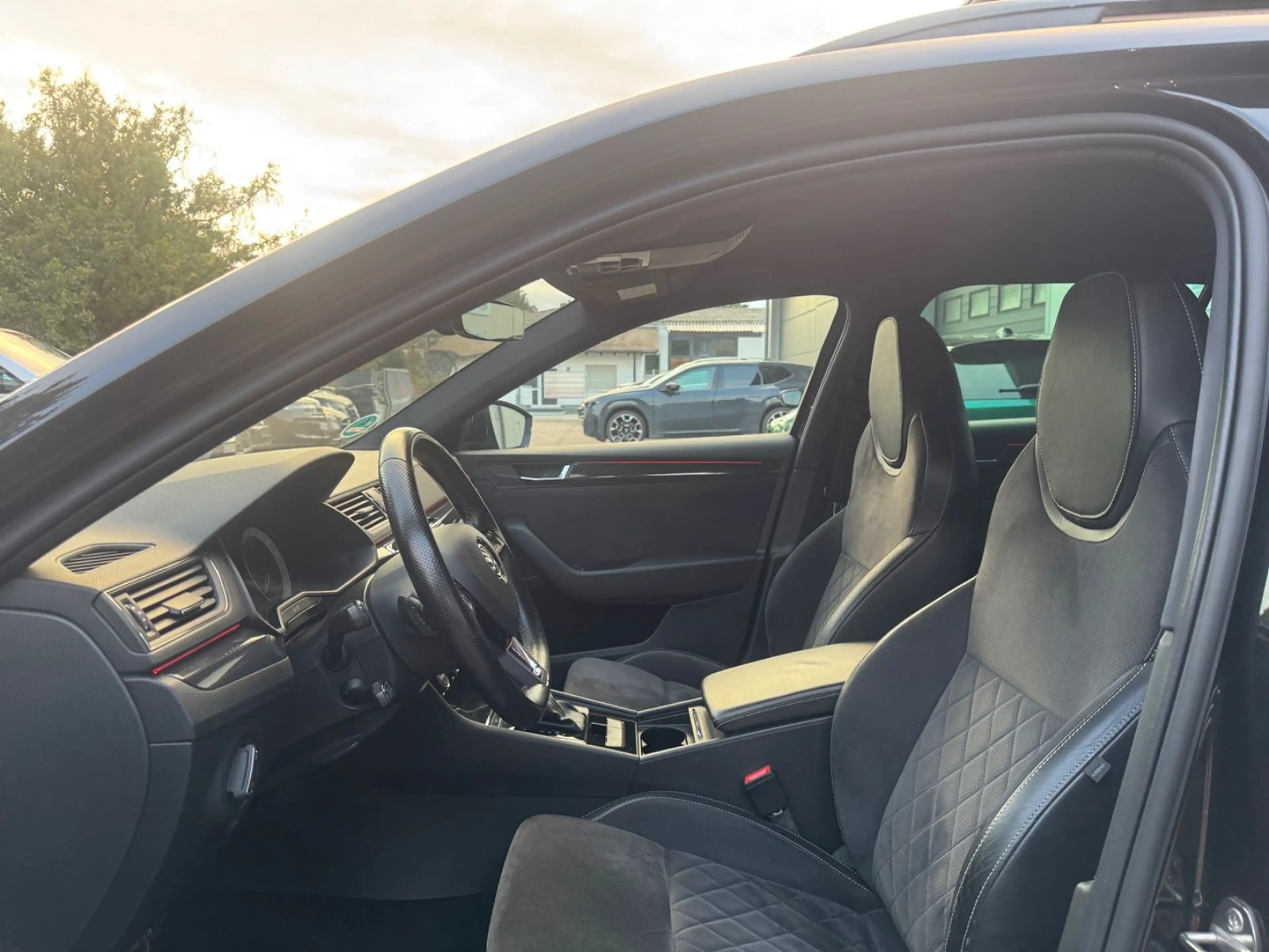 Skoda Superb Combi 2.0 TSI 4x4 Sportline,Ahk,ACC,Cam — photo 9