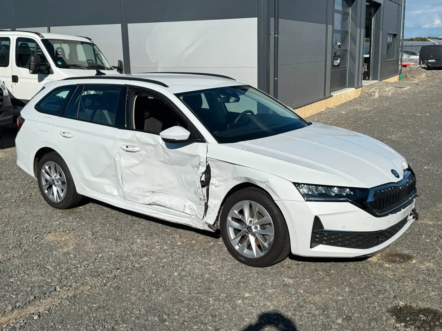 Skoda Octavia Combi 2.0 TDI Selection LED NAVI AHK Weiß - 1