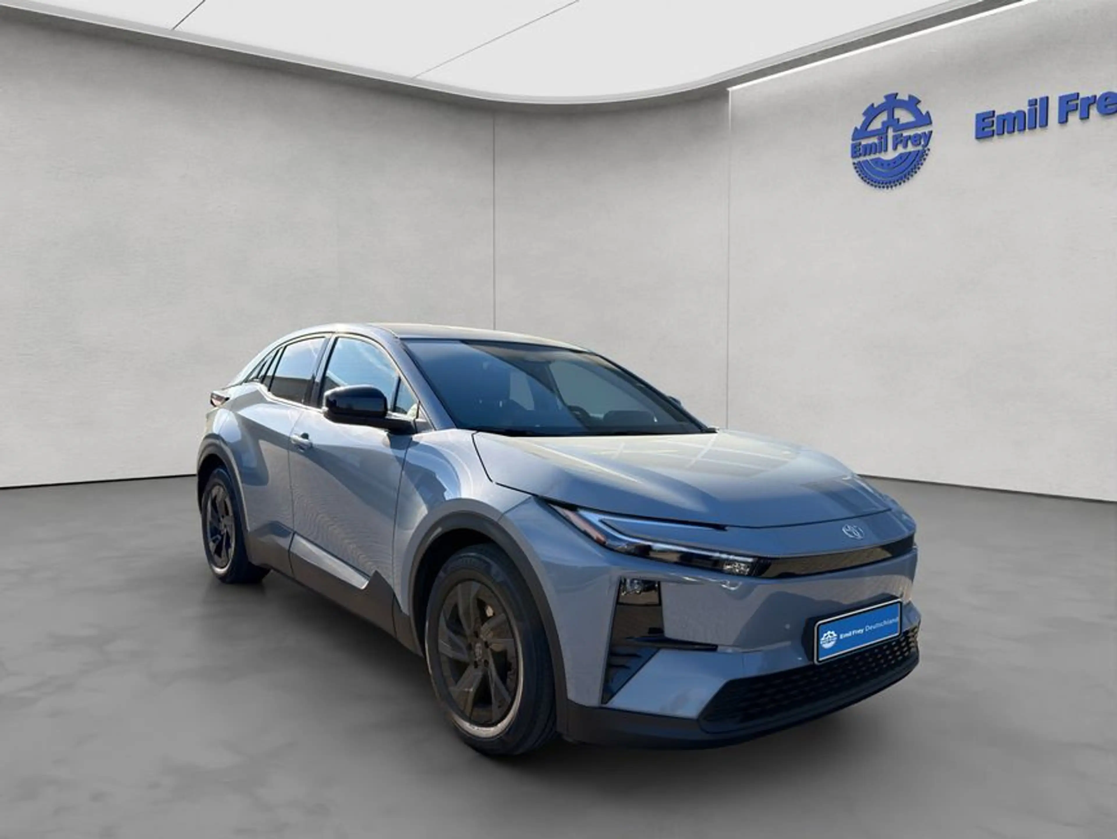 Toyota C-HR+ + Teamplayer — photo 9