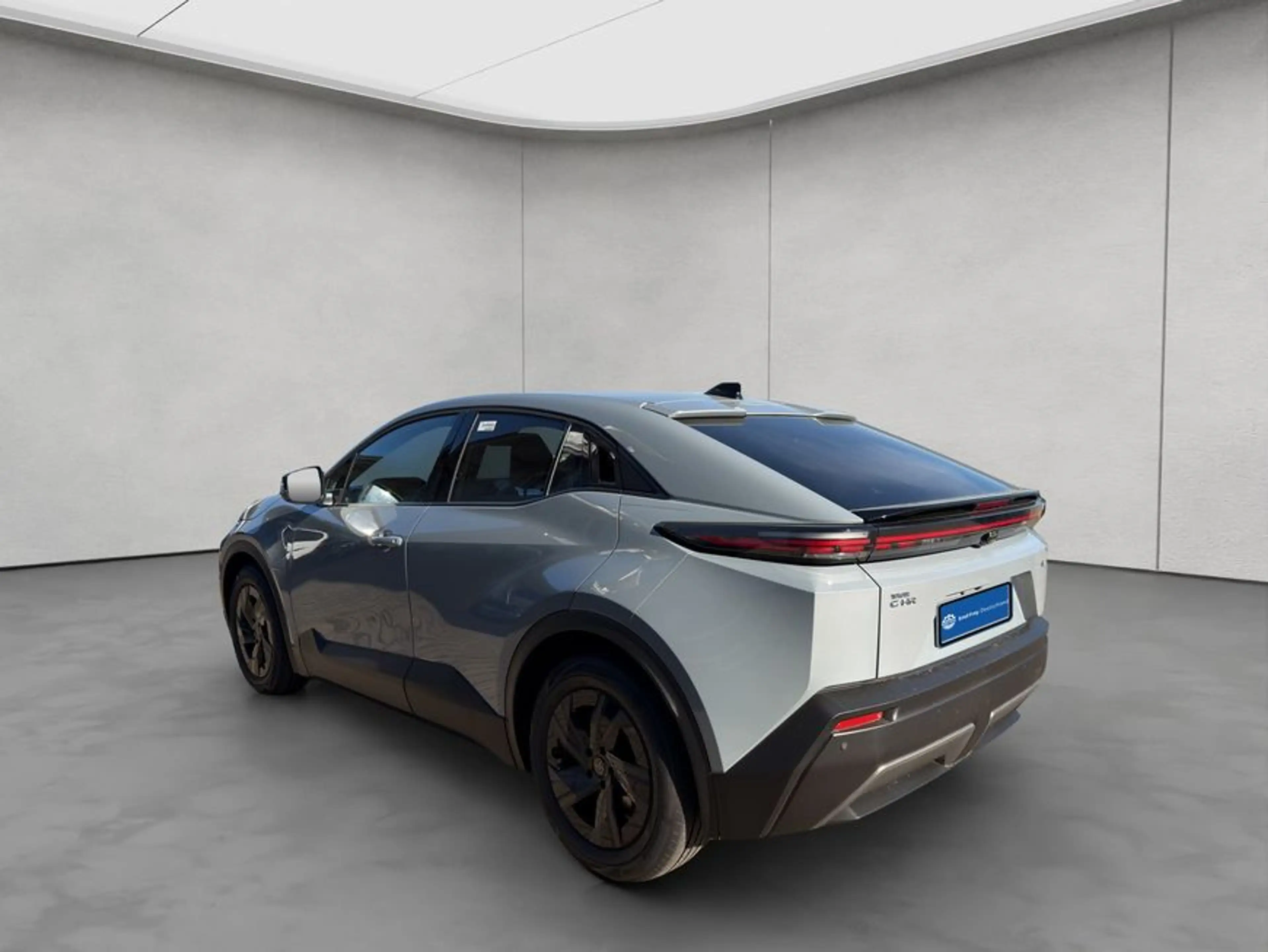 Toyota C-HR+ + Teamplayer — photo 3